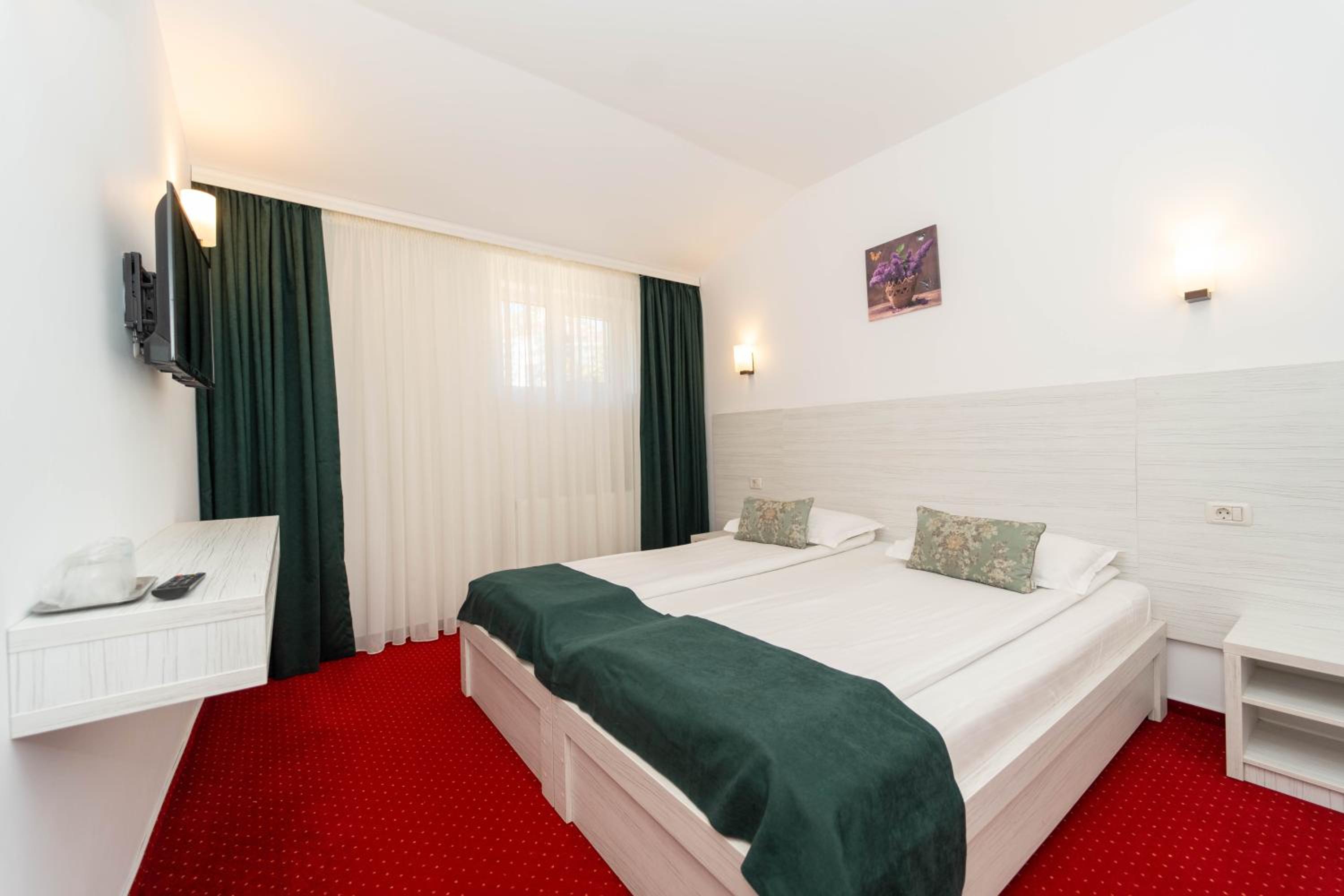 Economy Double Room photo 2