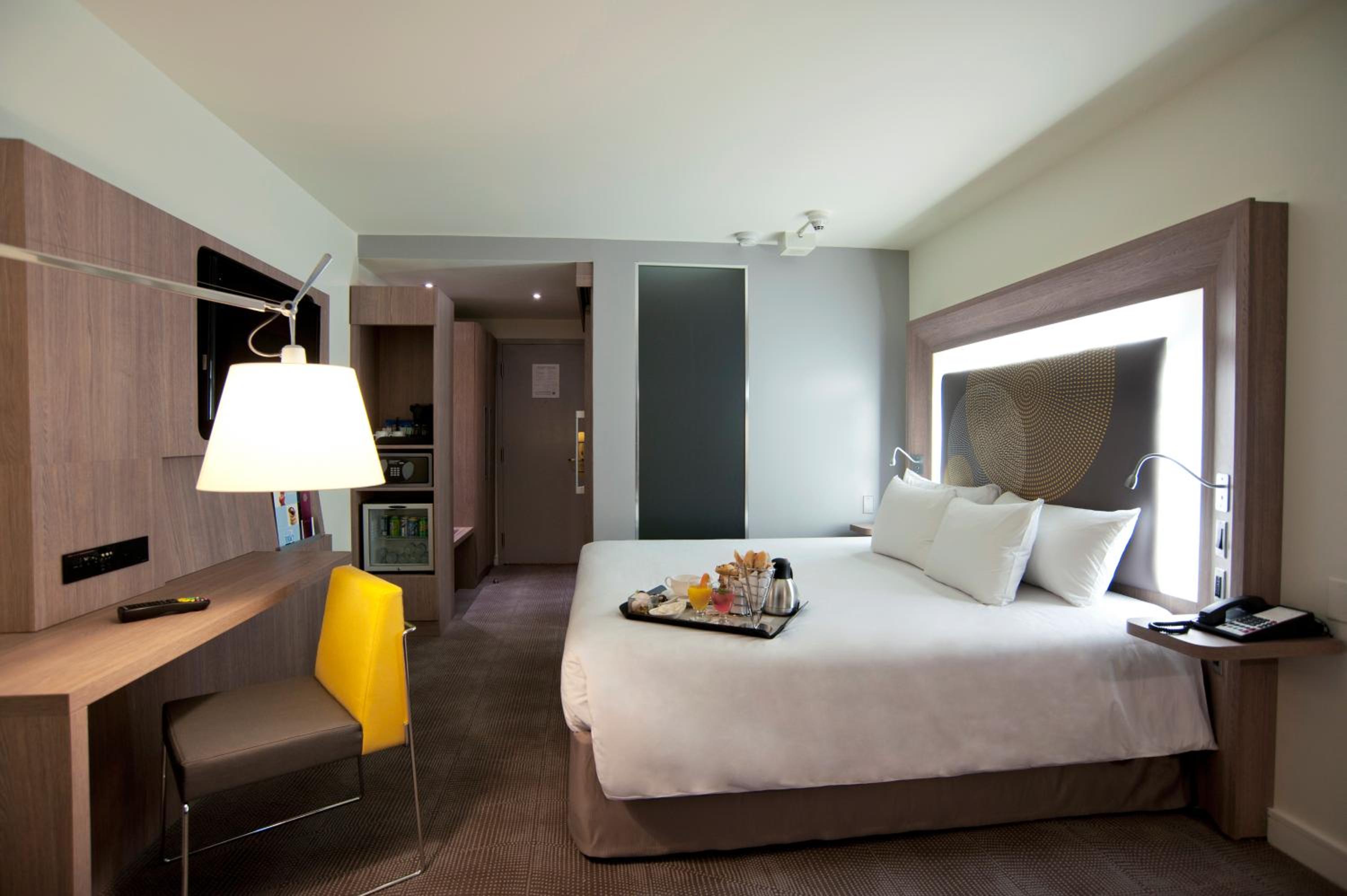 Executive King Room with Sofa Bed - Photo 3