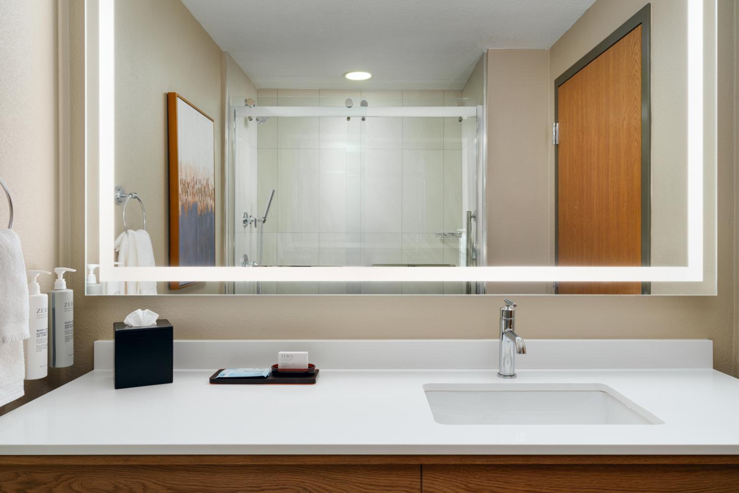 Two-Room King Suite - Non-Smoking - Photo 3