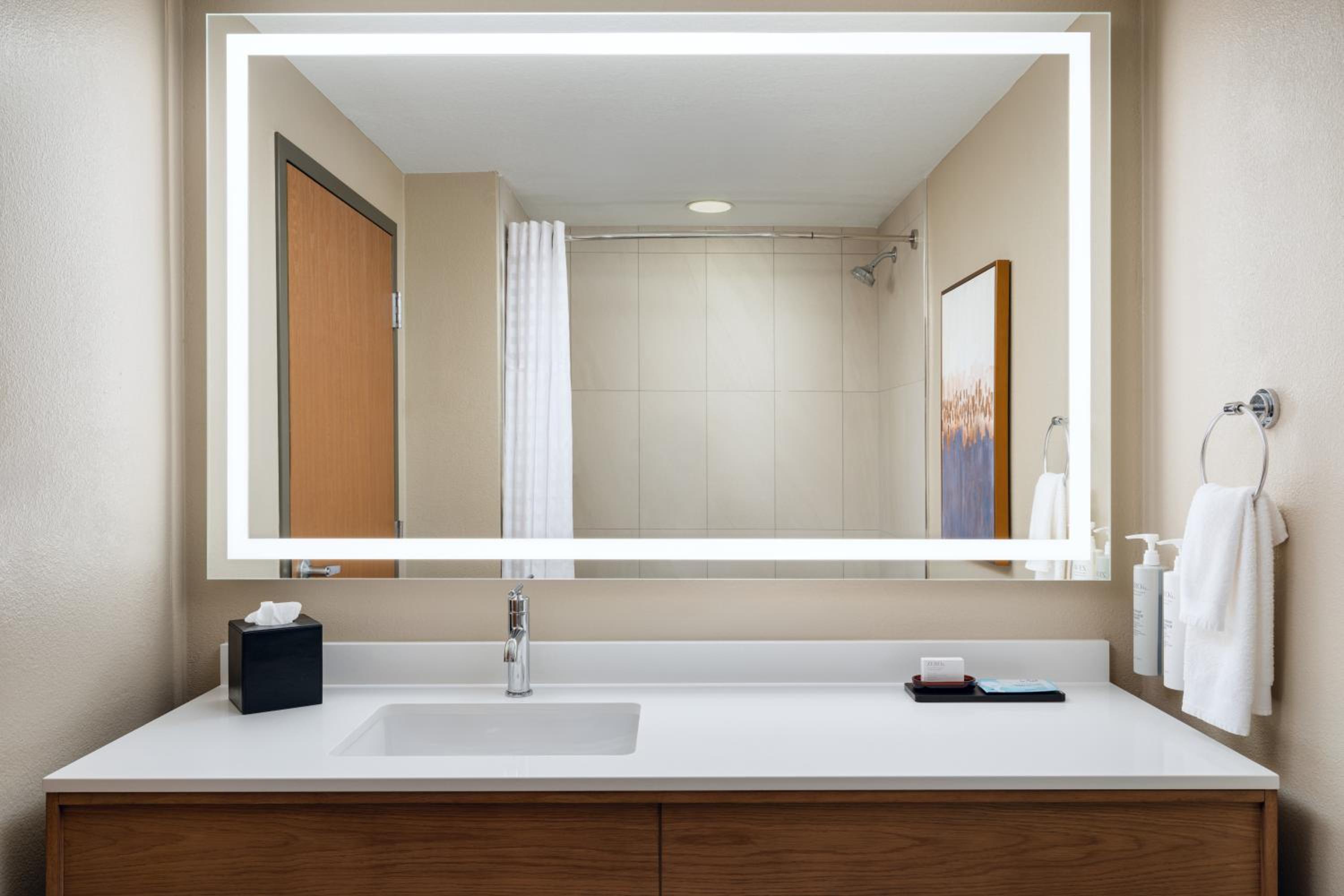 Two-Room King Suite - Non-Smoking - Photo 2