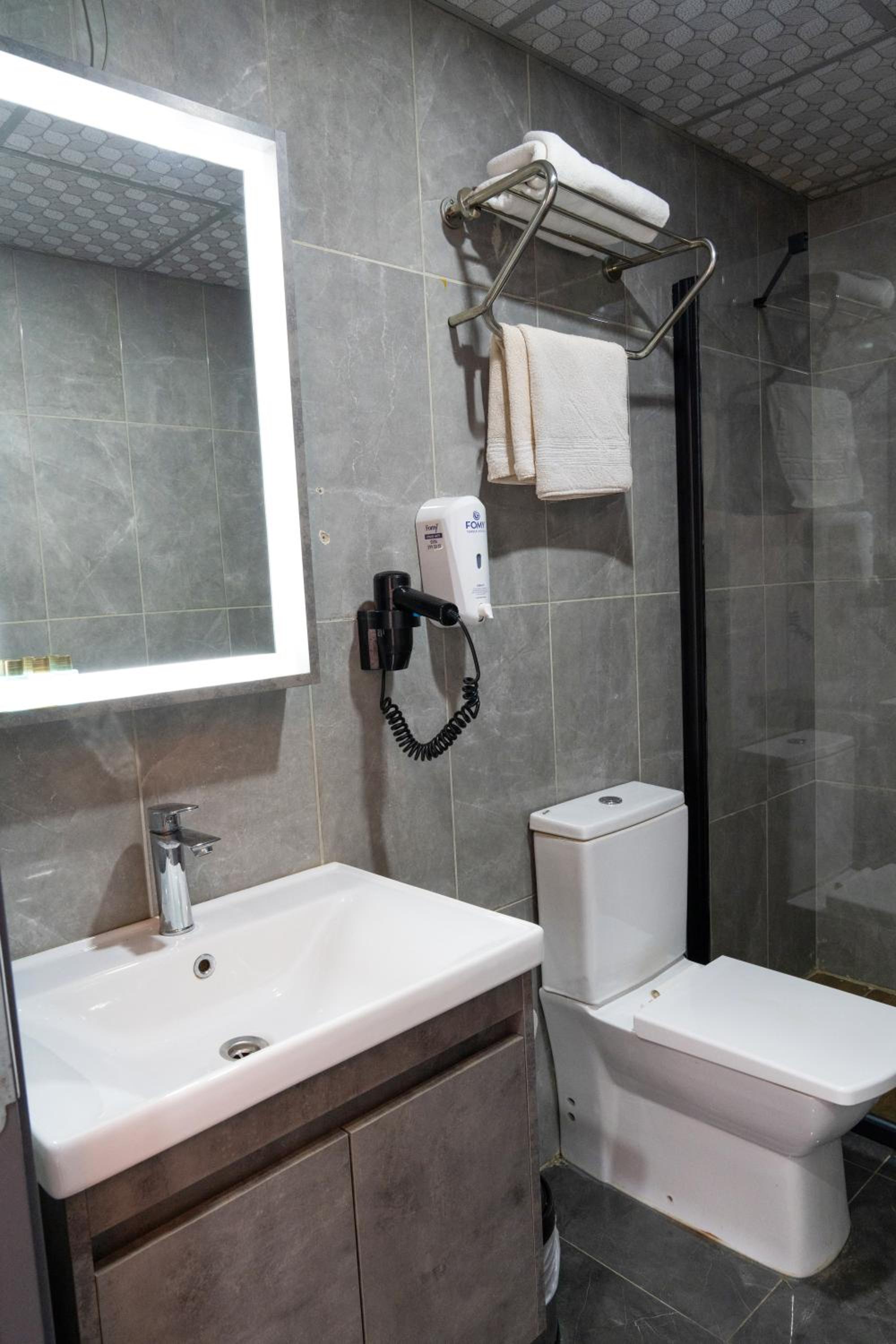 Standard Double Room - Photo 8