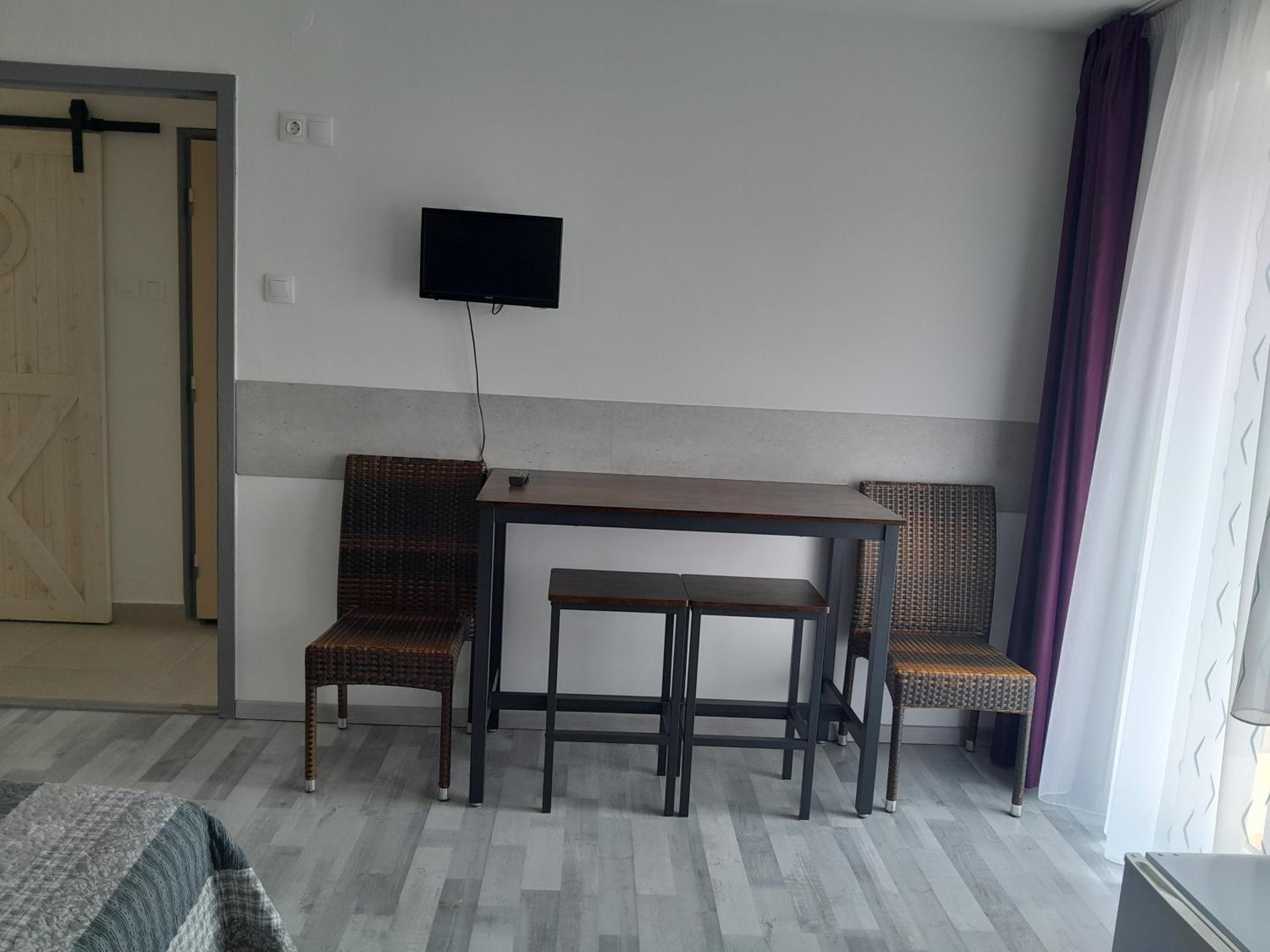 Two-Bedroom Apartment with Lake View photo 1