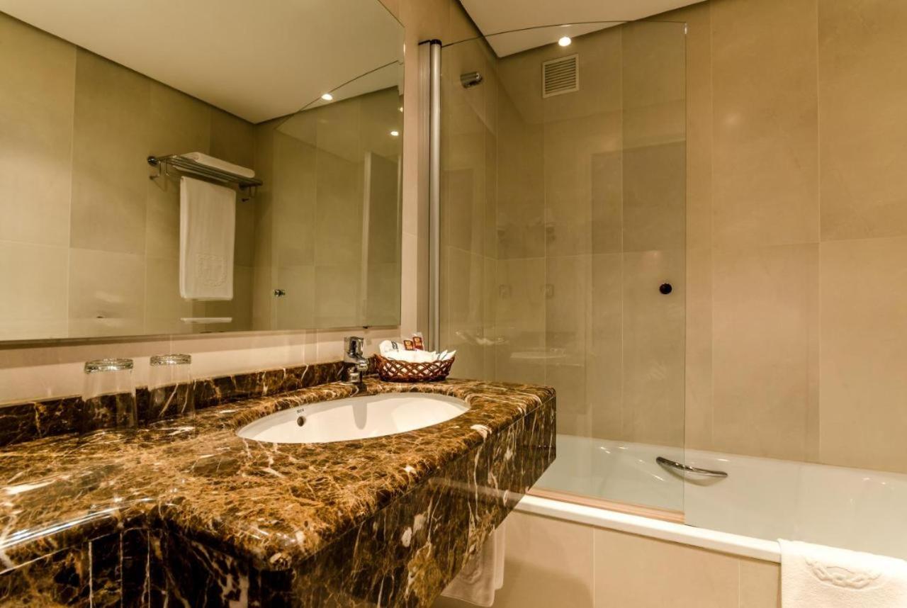 Double or Twin Room - Photo 2