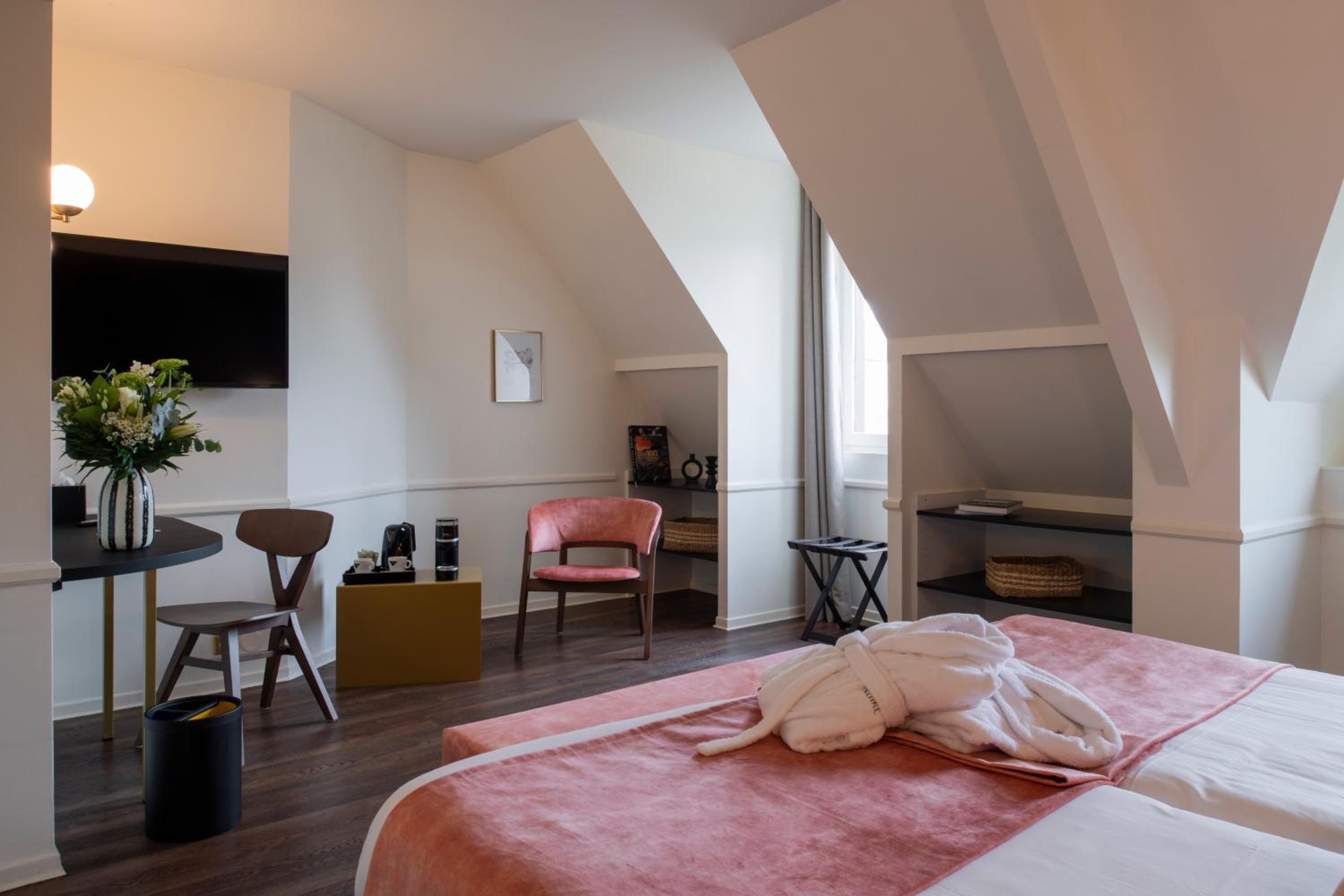Superior King Room photo 3
