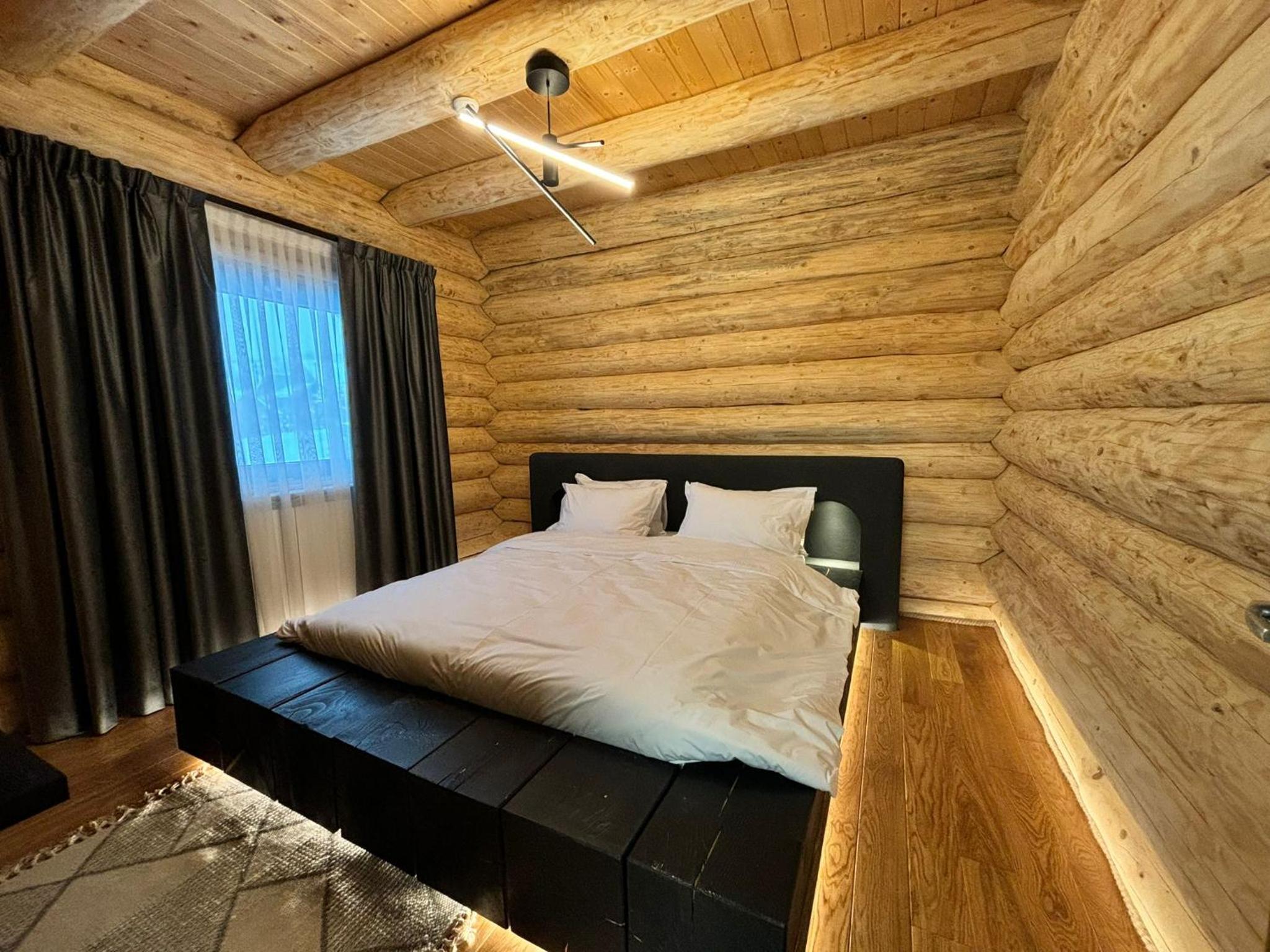 One-Bedroom Deluxe Apartment