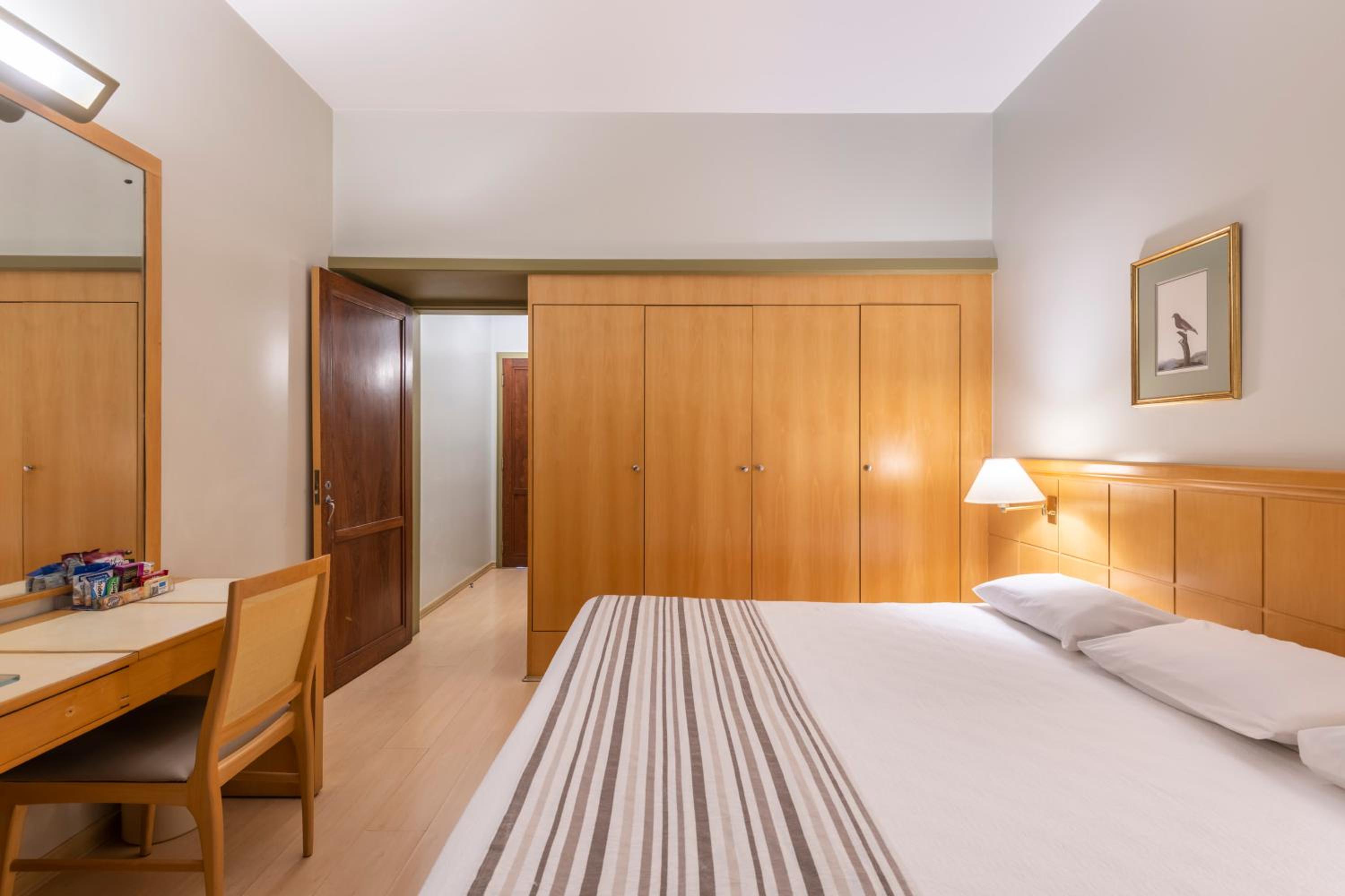 Superior King Room - Photo 2