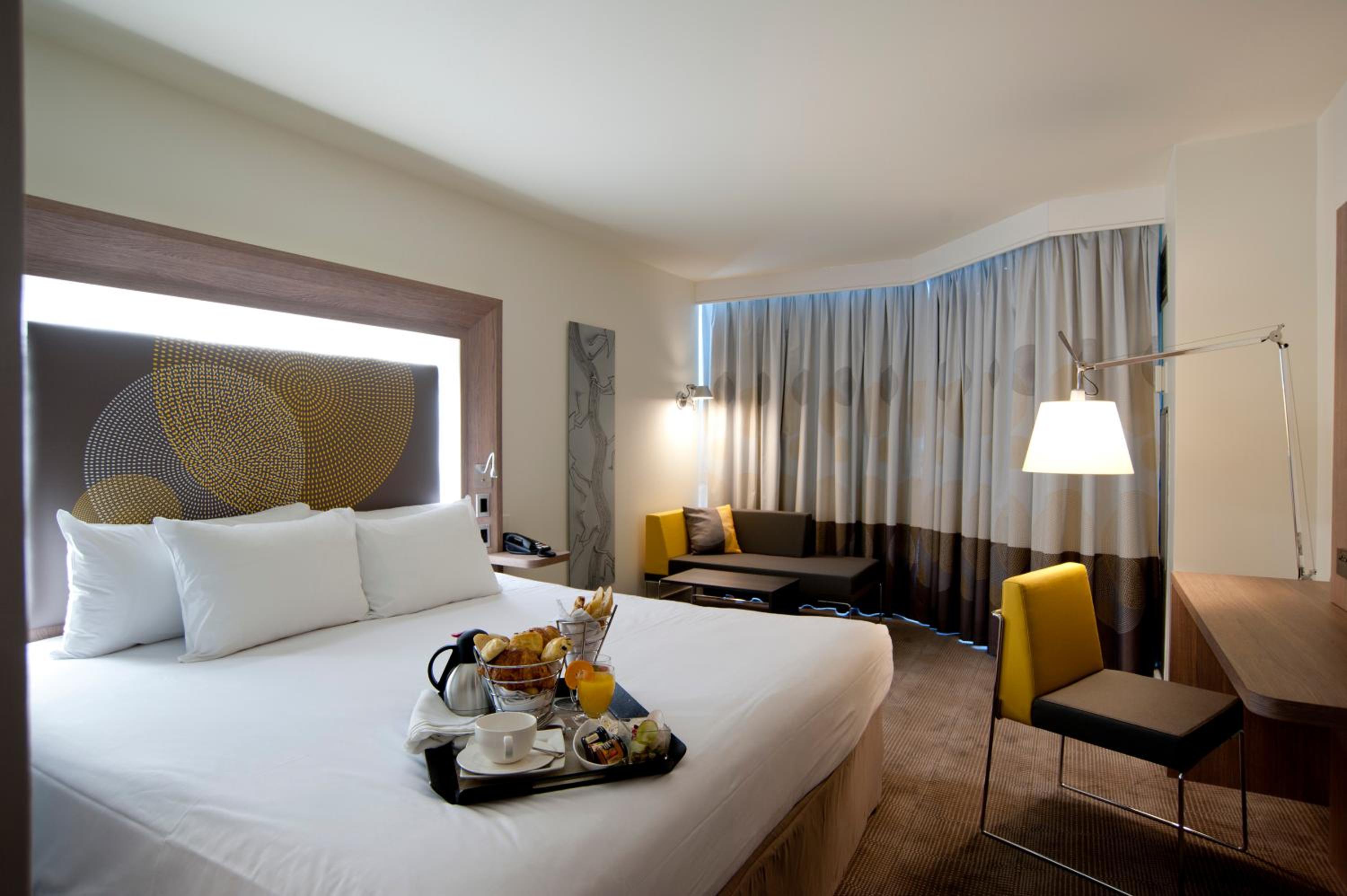 Executive King Room with Sofa Bed - Photo 4