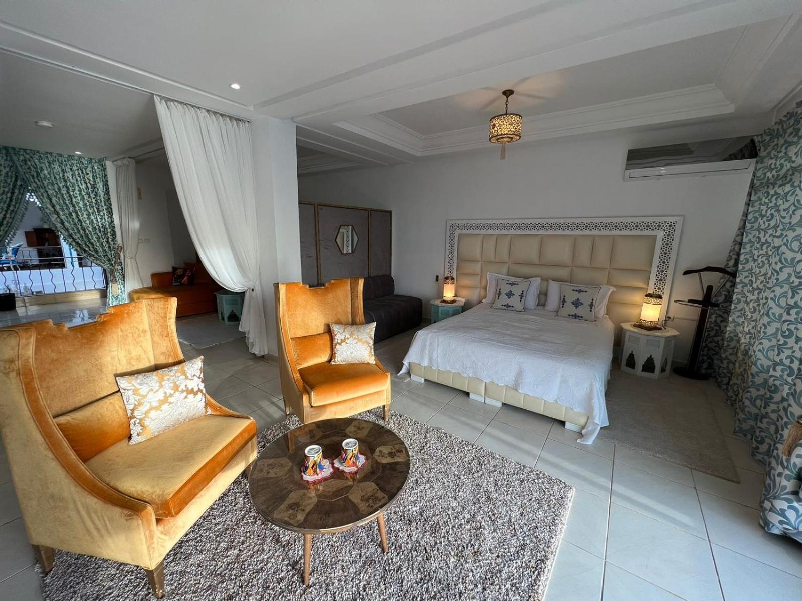 Deluxe Suite with Sea View - Photo 7