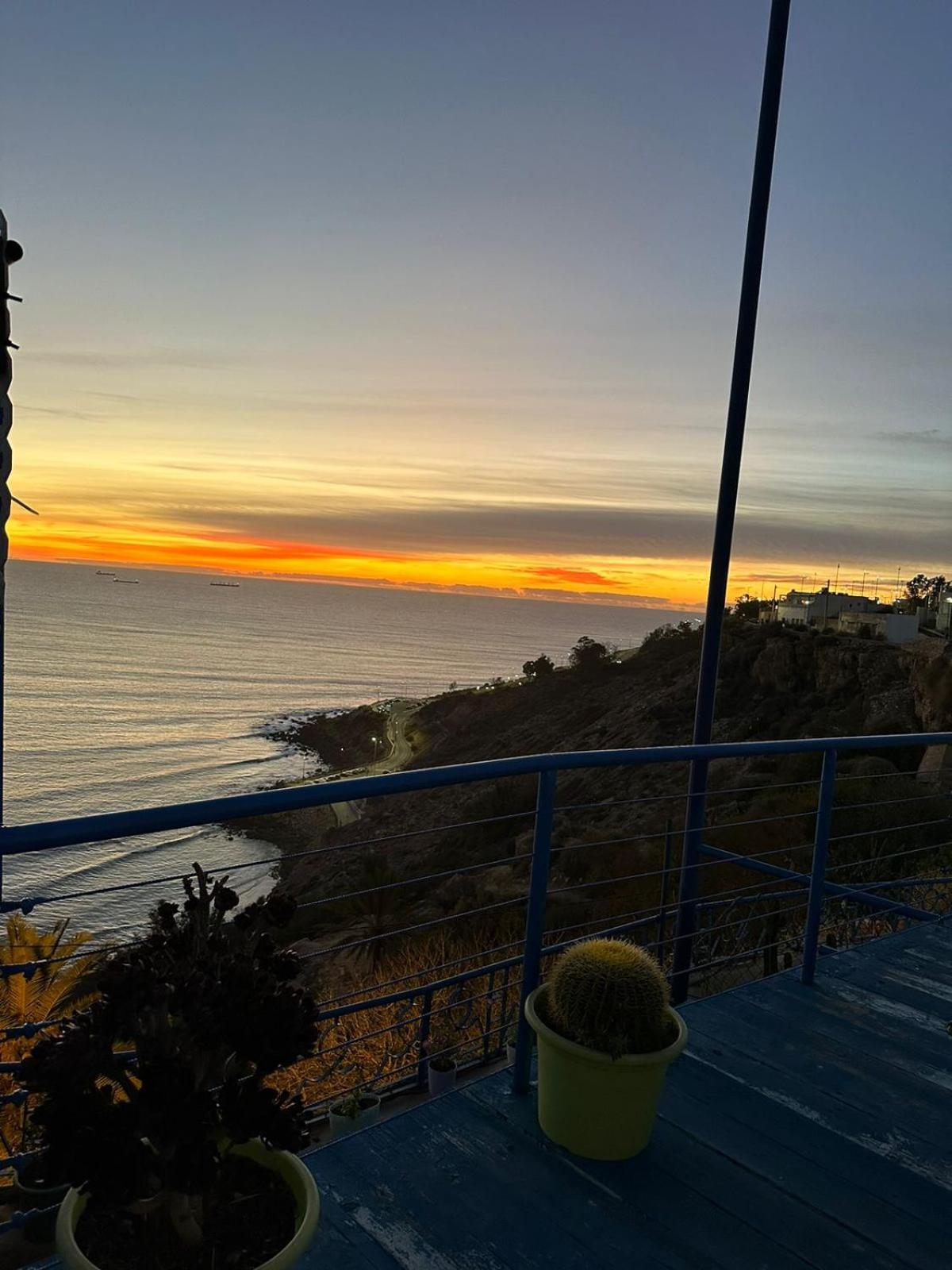 Deluxe Suite with Sea View - Photo 8