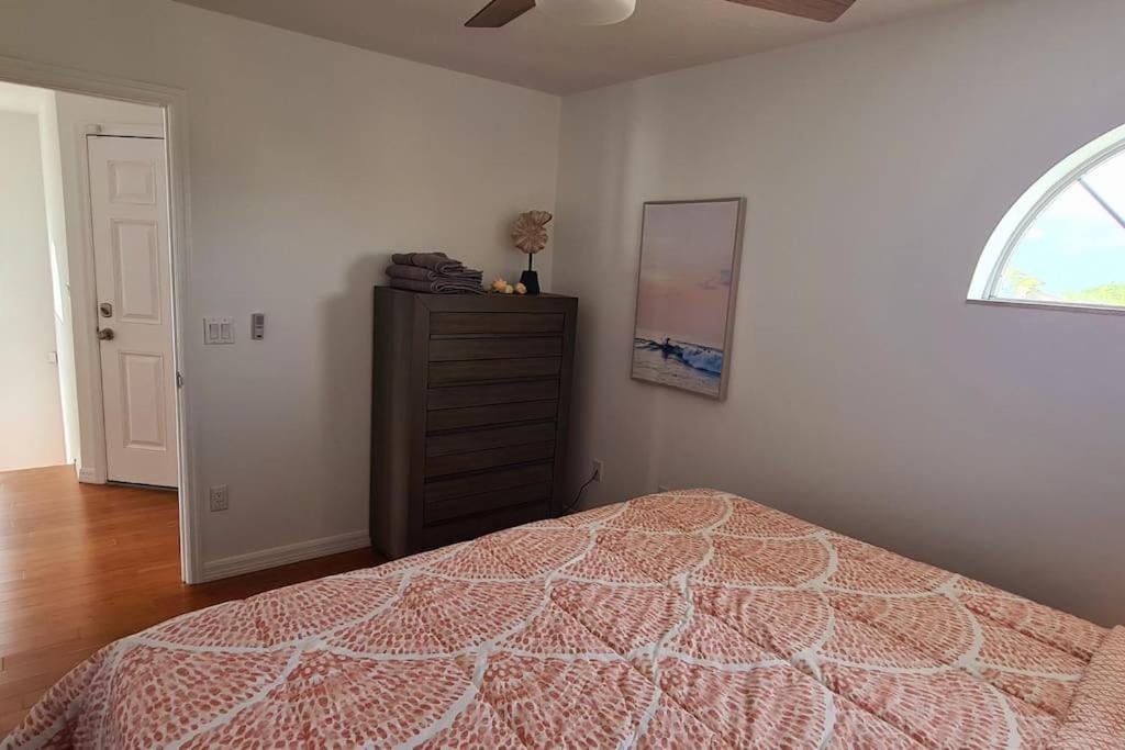 Five-Bedroom House photo 3