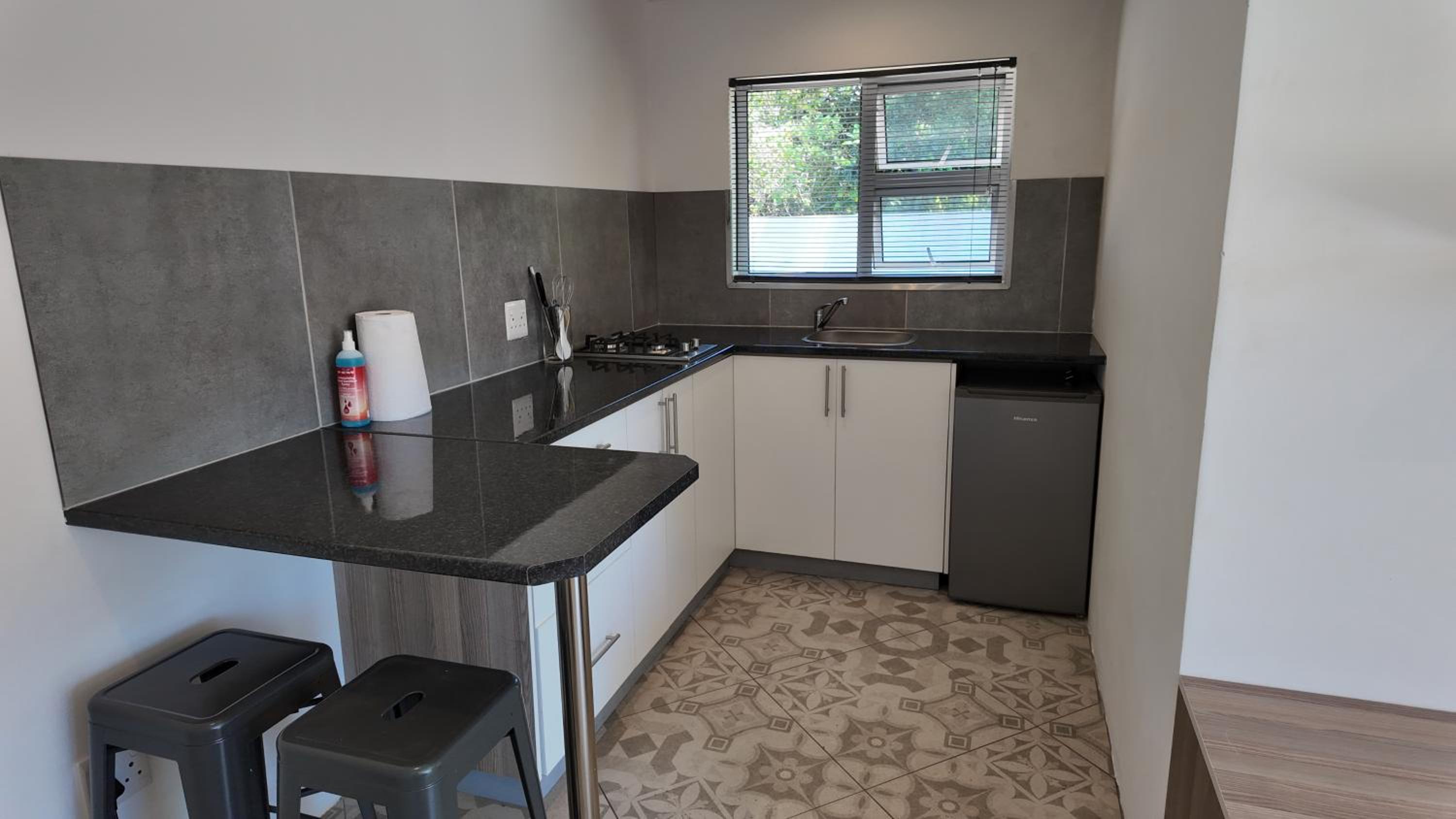 One-Bedroom House photo 2