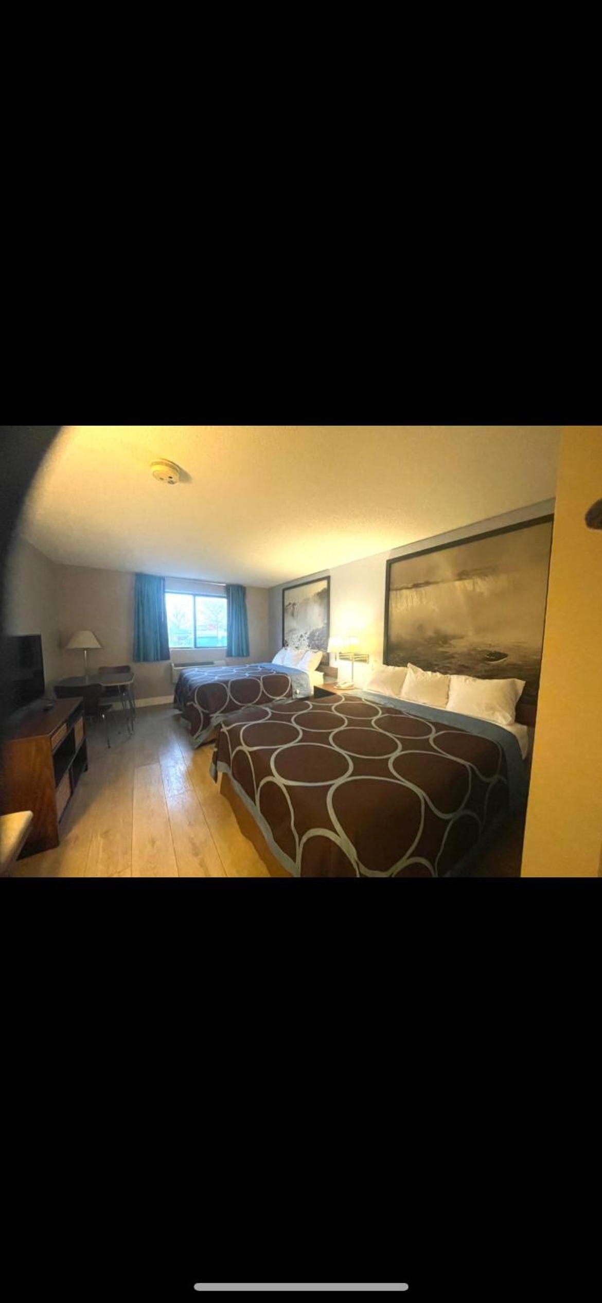 Queen Room with Two Queen Beds - Non-Smoking - Photo 2