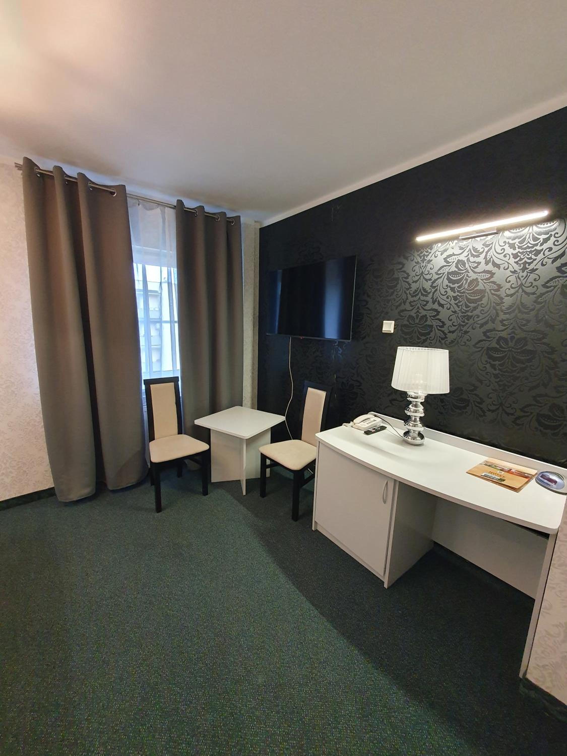 Deluxe Suite - Photo 6
