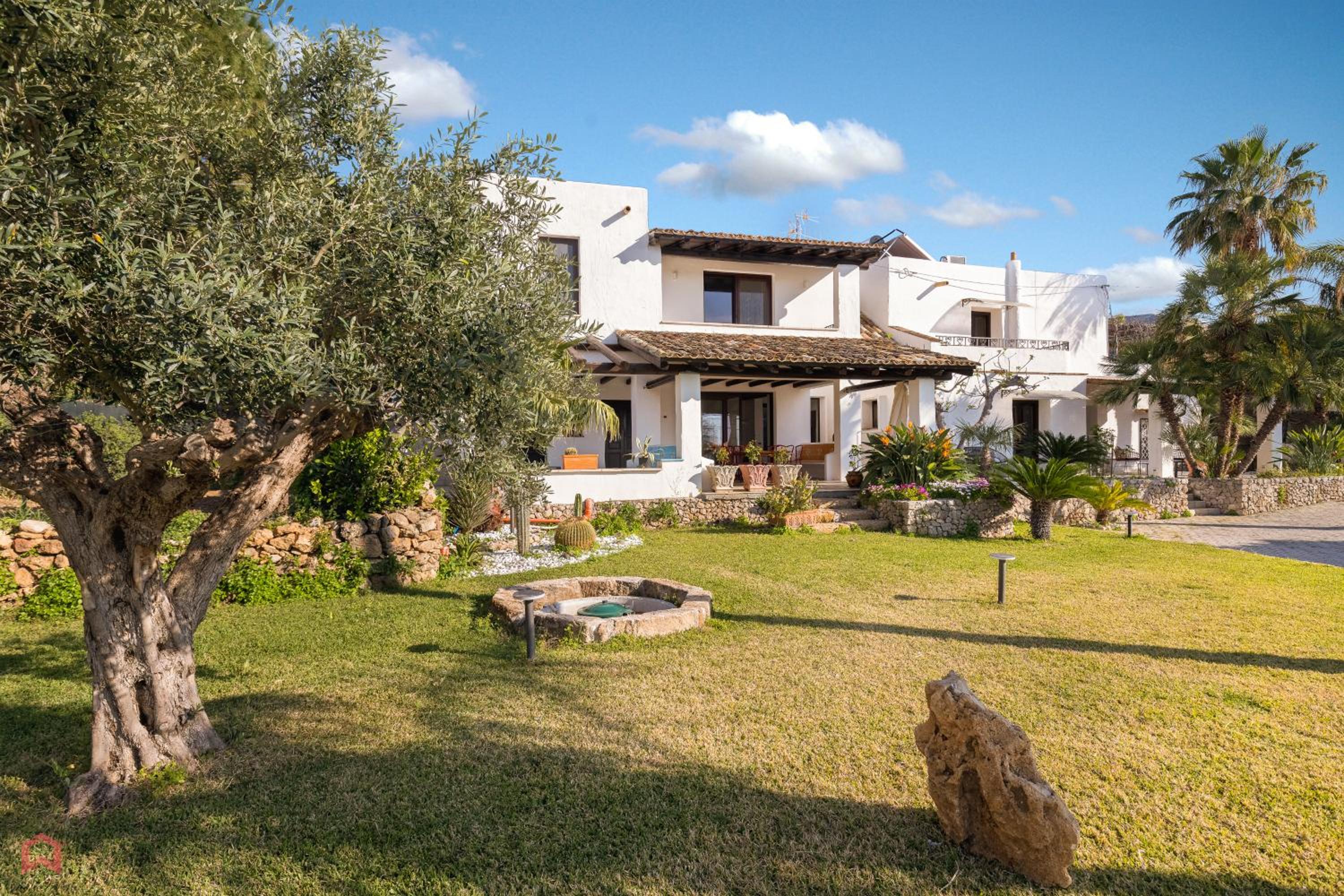 Villa photo 2