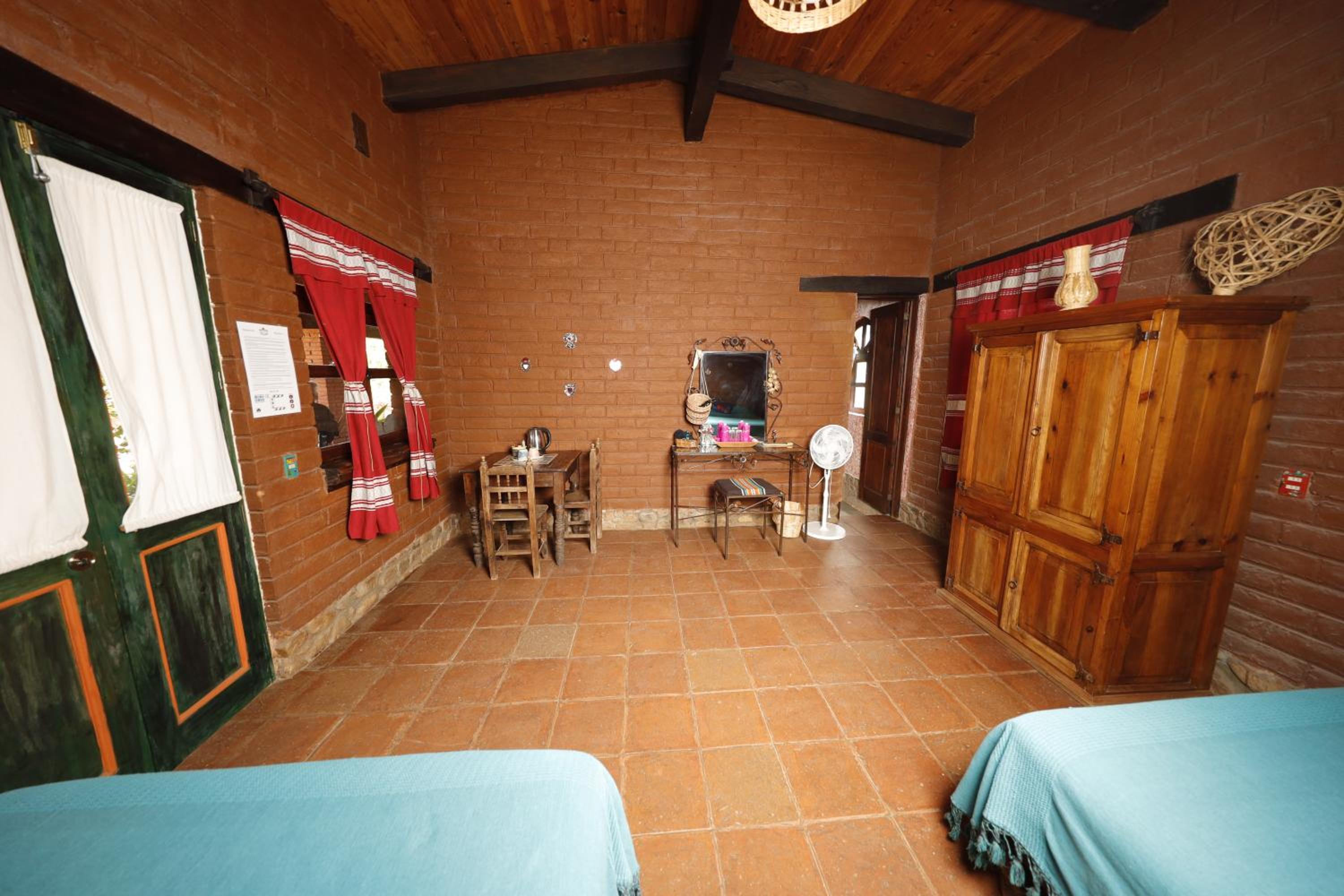 Double Room with Two Double Beds - Photo 7