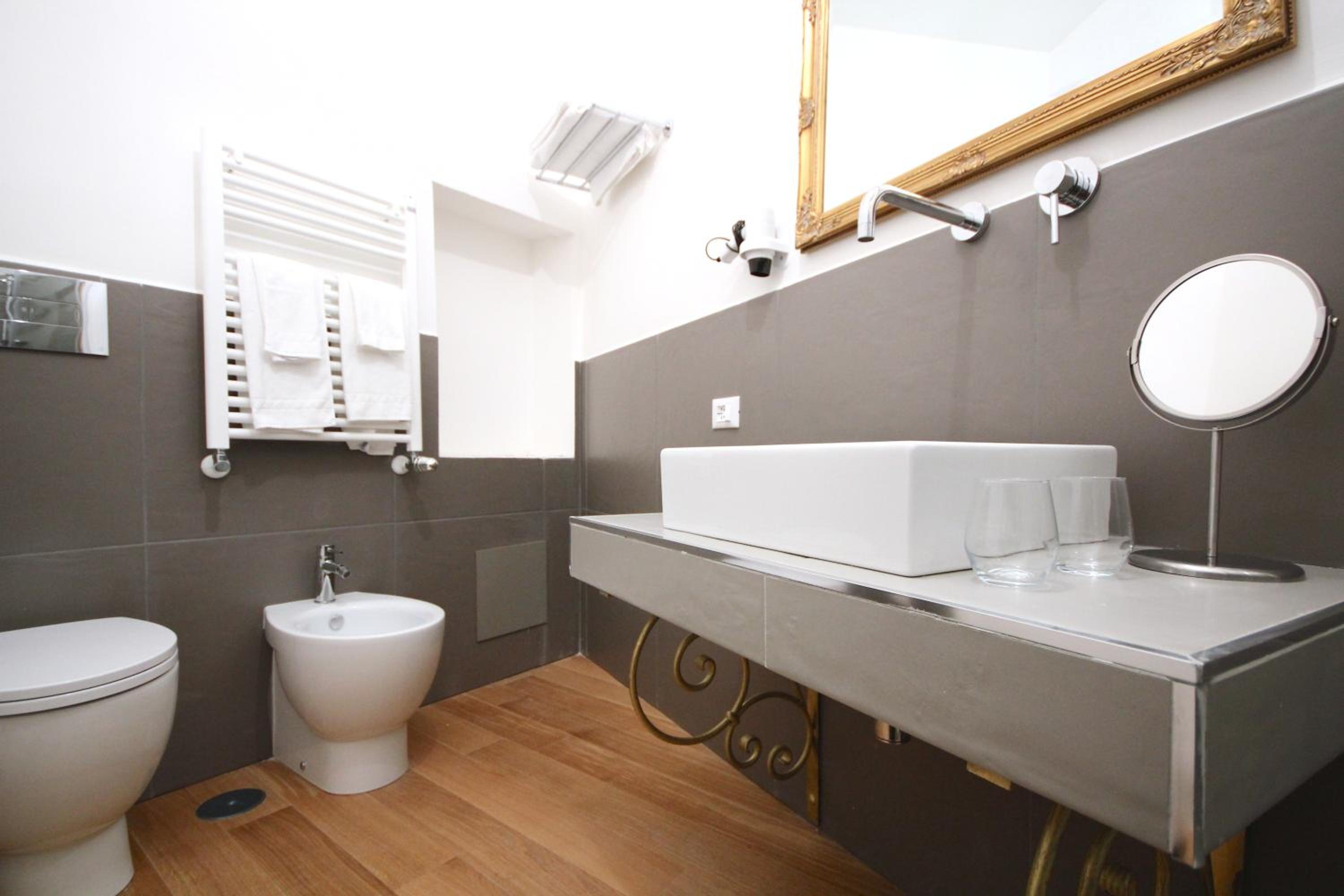 Deluxe King Room photo 3