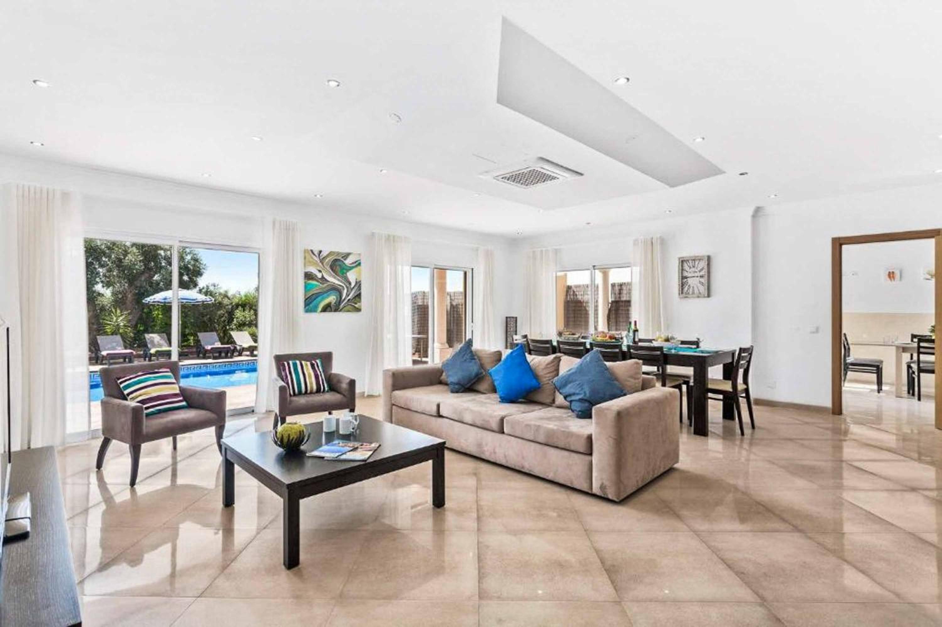 Villa photo 1