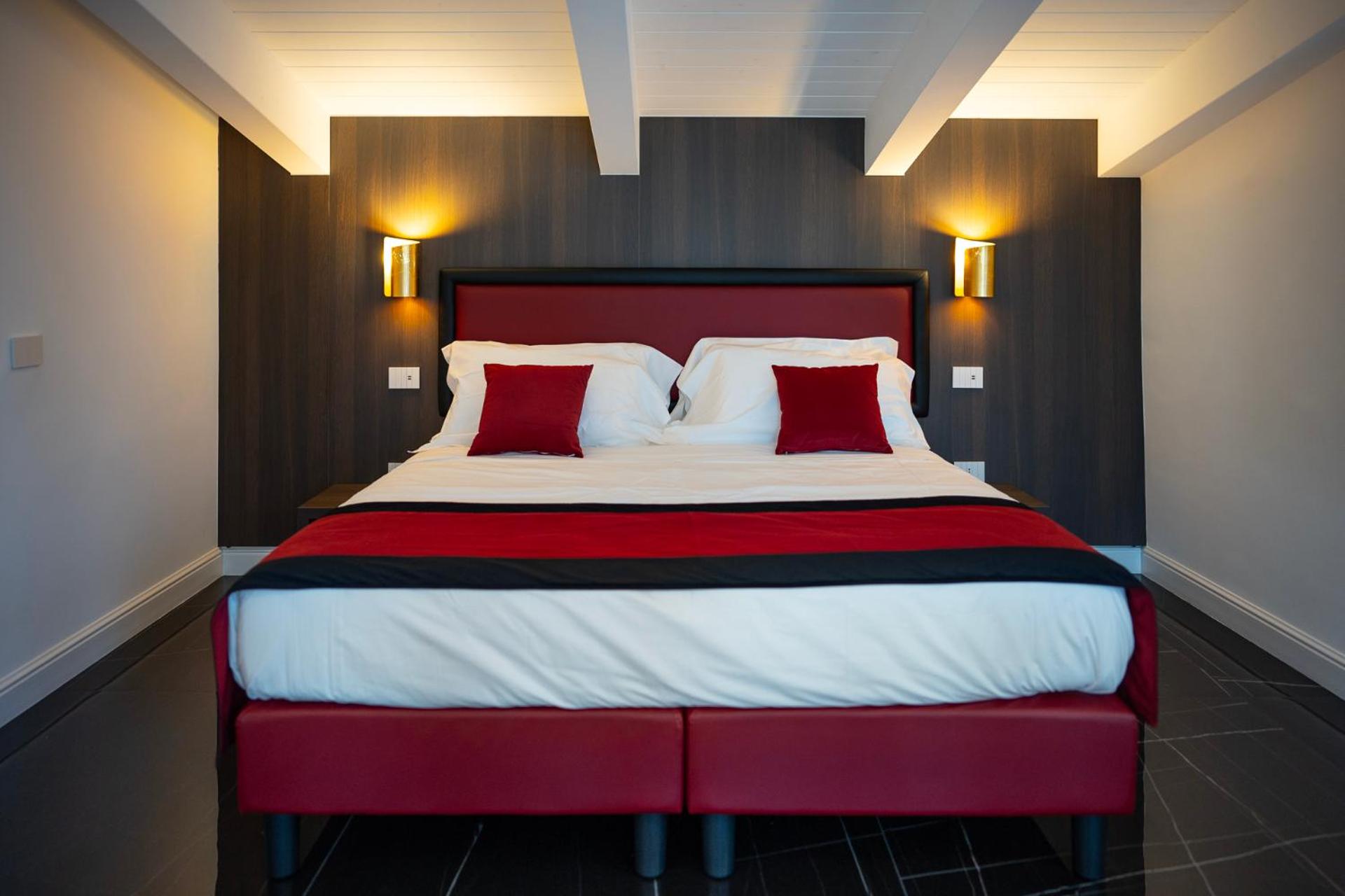 Deluxe Double Room with Balcony photo 1