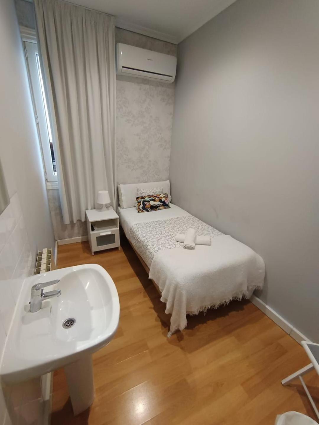 Habitación individual con baño compartido