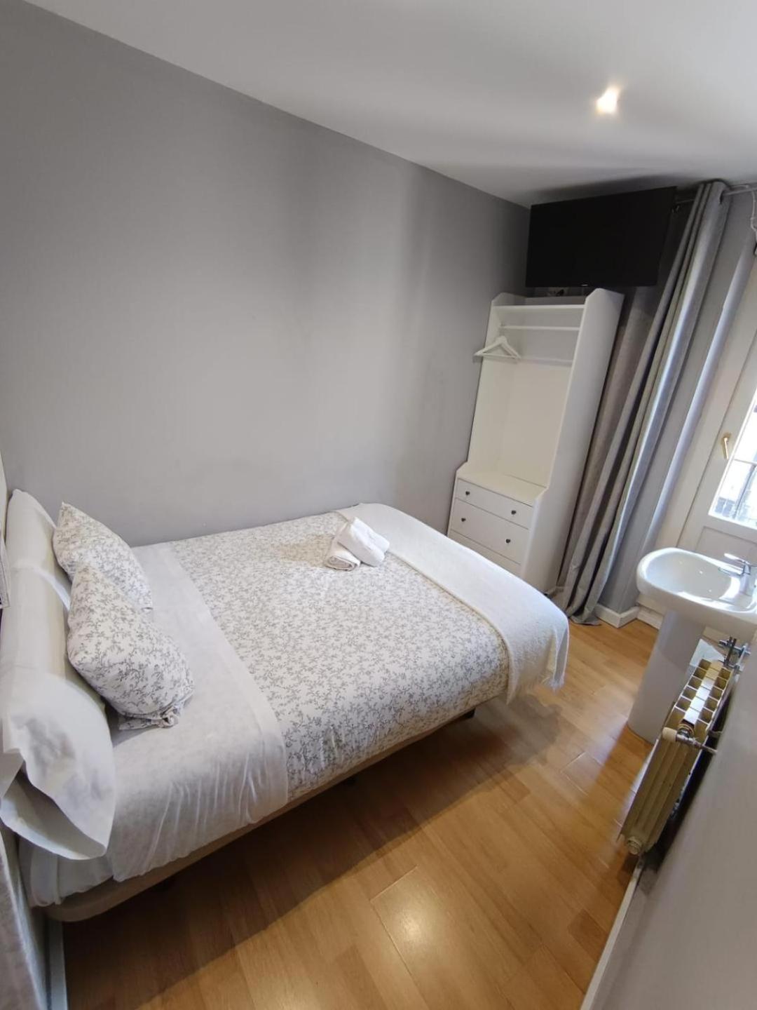 Habitación Doble Pequeña con Baño Compartido