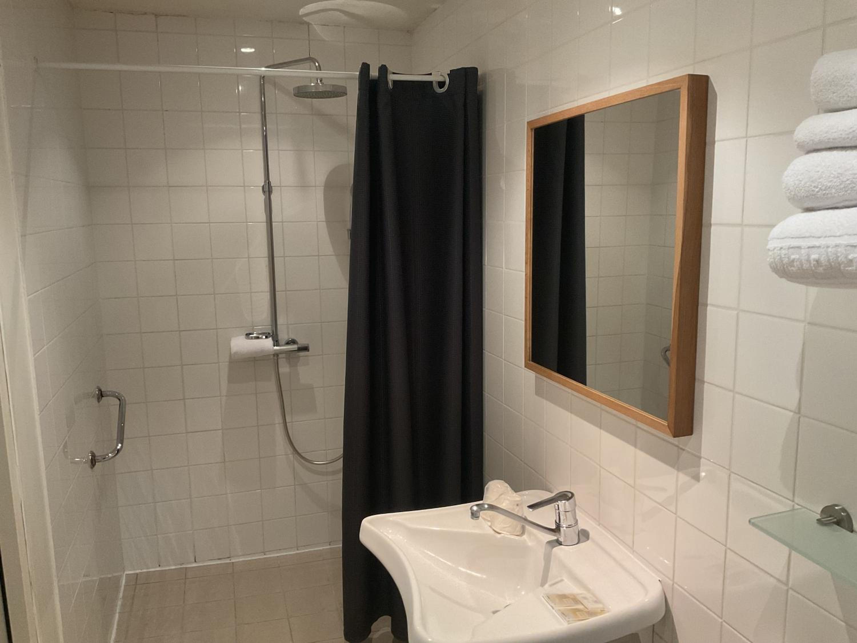 Double Room - Disability Access photo 2
