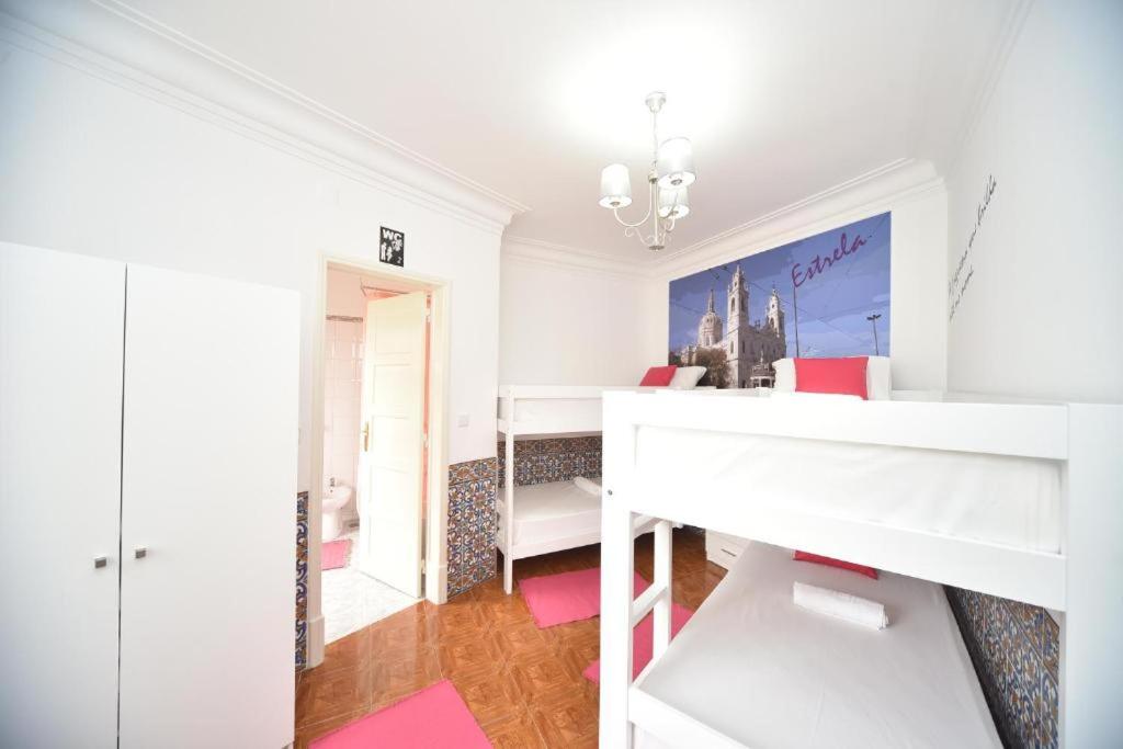 Quadruple Room with Private Bathroom photo 3