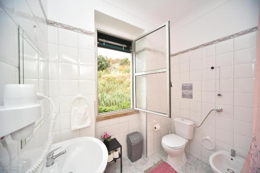 Quadruple Room with Private Bathroom photo 2