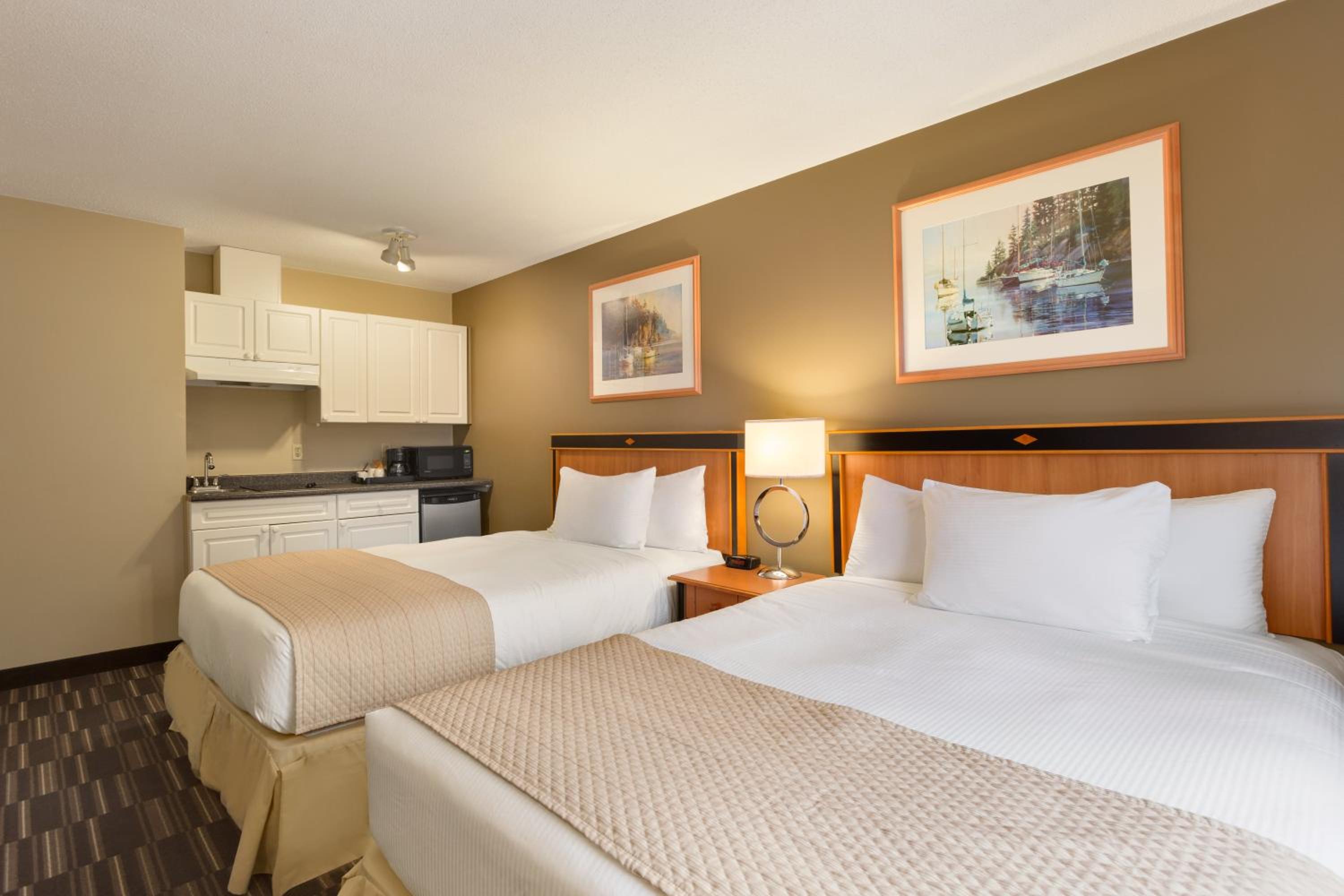 Two Queen Beds with Kitchenette - Photo 7