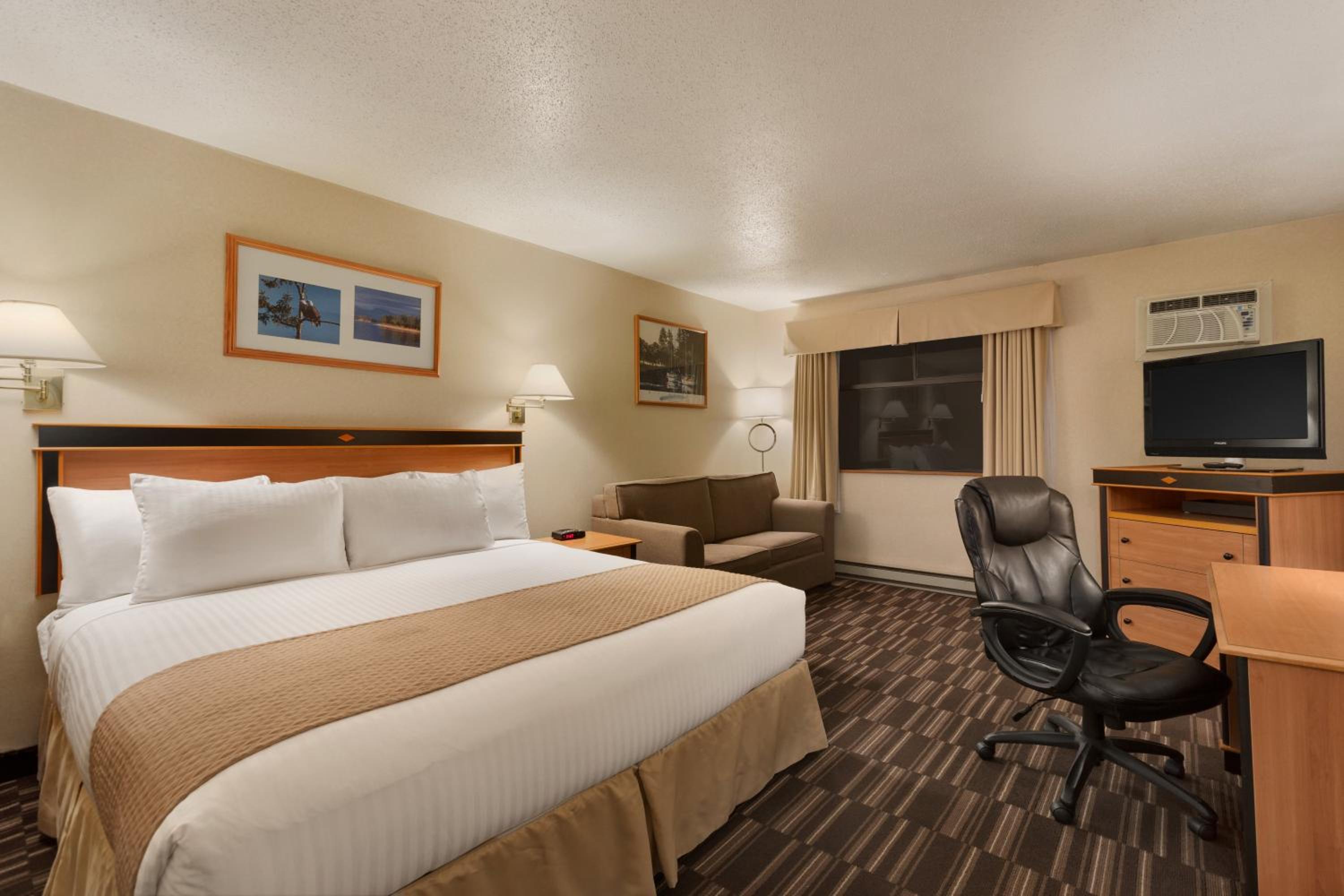 1 King Bed, Lobby Level, Non-Smoking - Photo 2