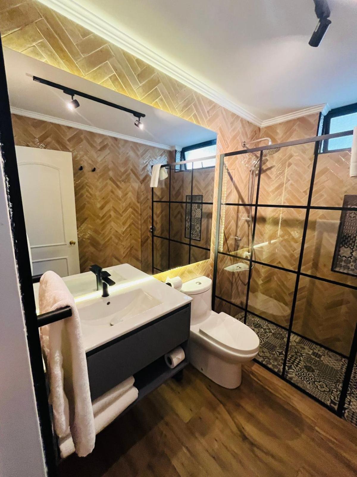 Two-Bedroom Deluxe Apartment with Balcony photo 3