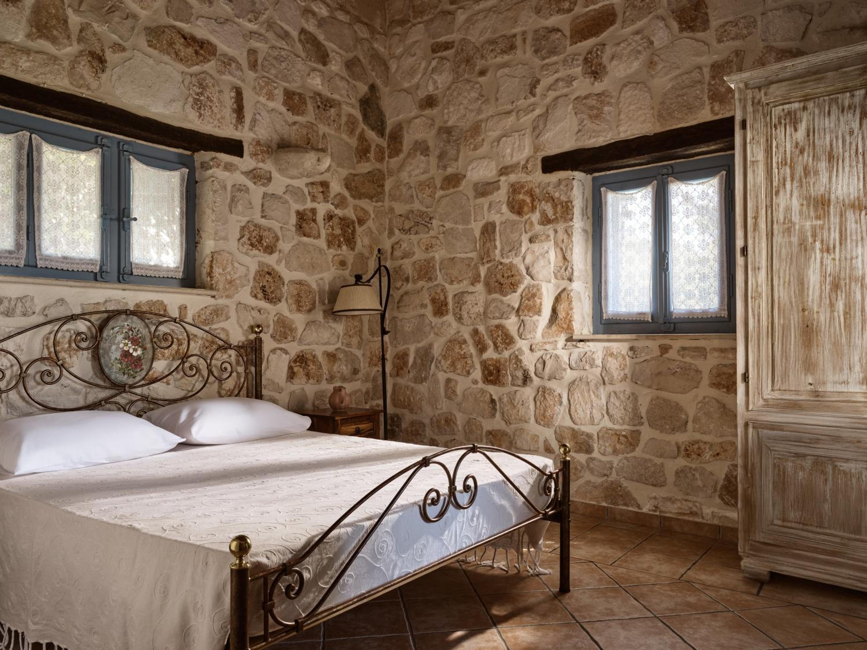One-Bedroom Stone Residence with Partial Sea View photo 1