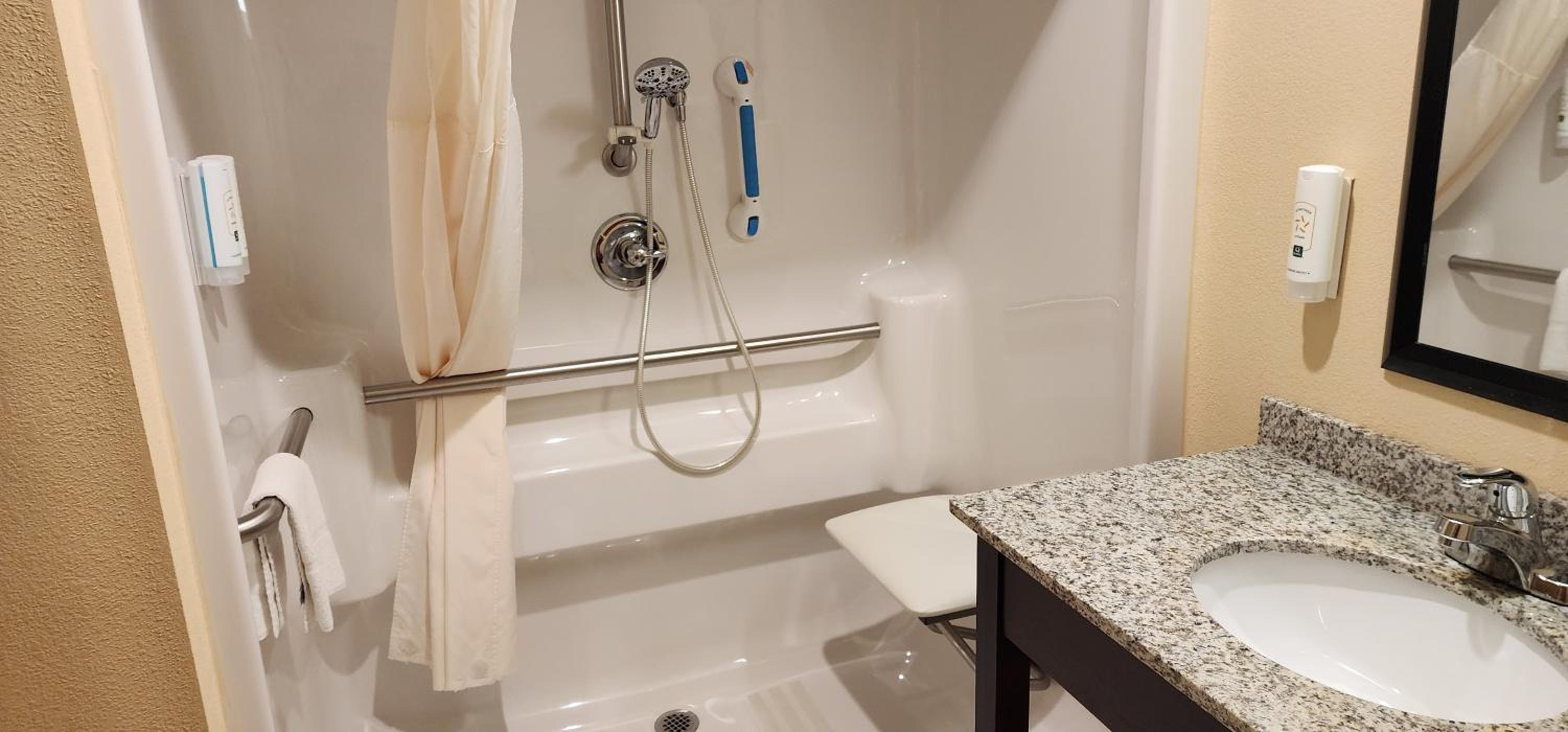 Queen Room - Accessible/Nonsmoking - Photo 2