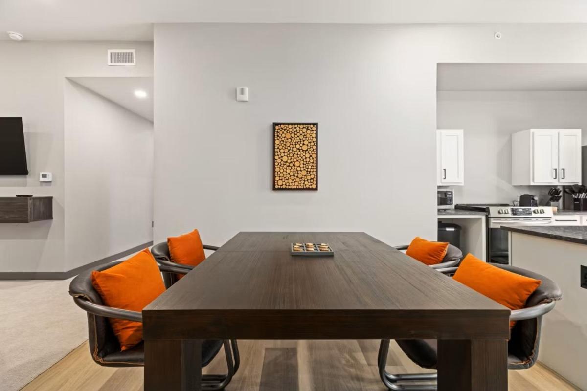 Two-Bedroom Suite with Two King Beds - Photo 2