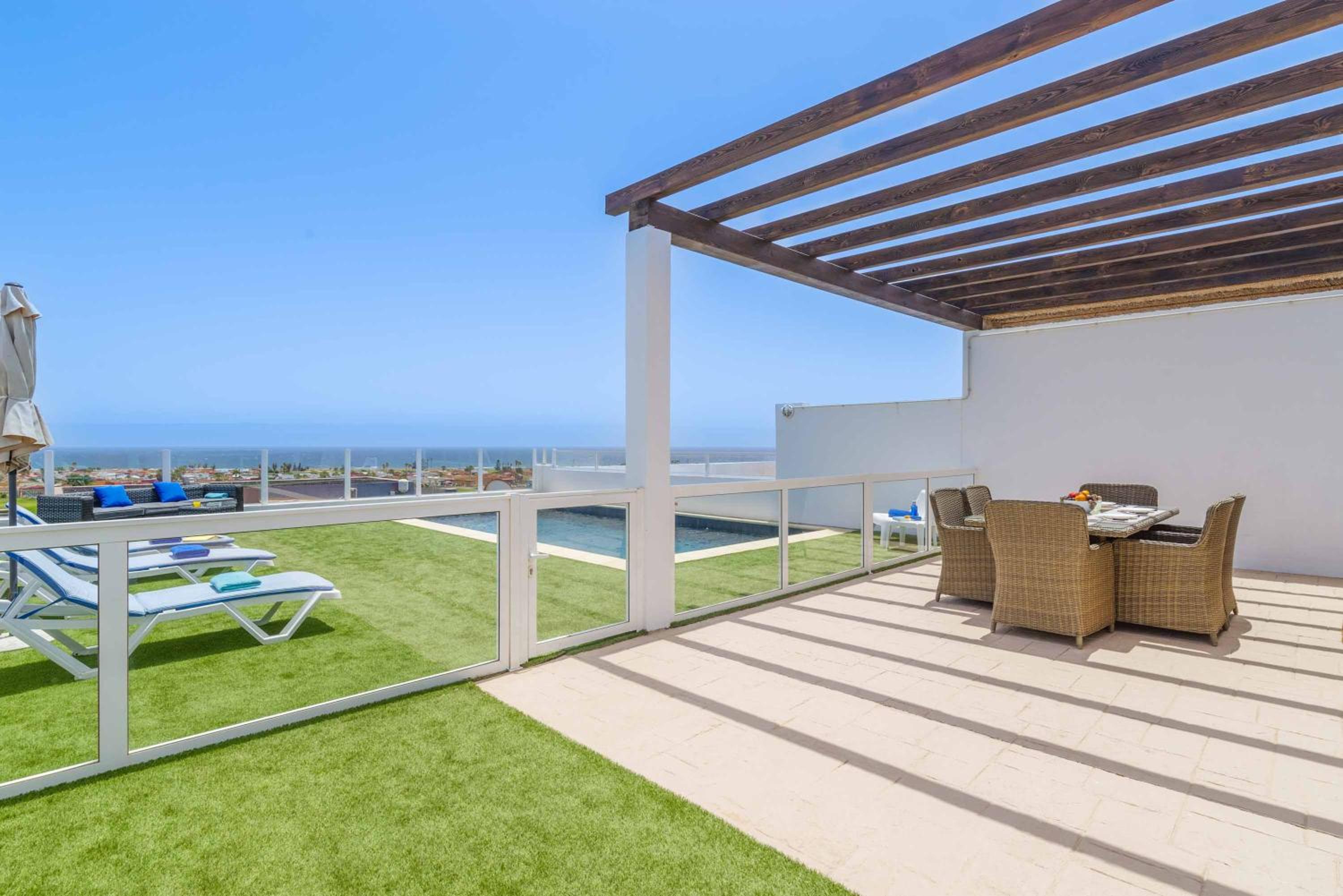 Villa photo 2