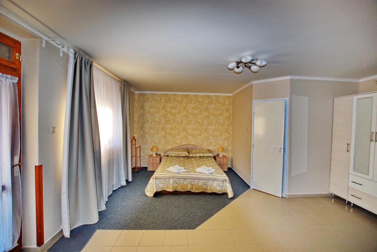 Studio Apartment photo 2