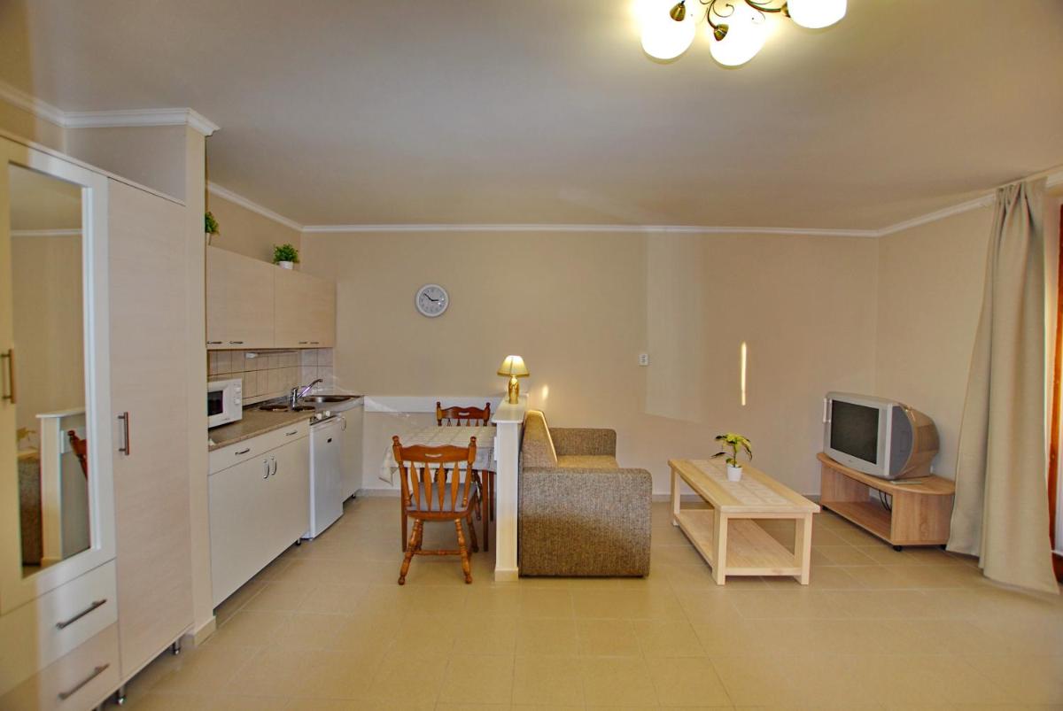 Studio Apartment photo 3