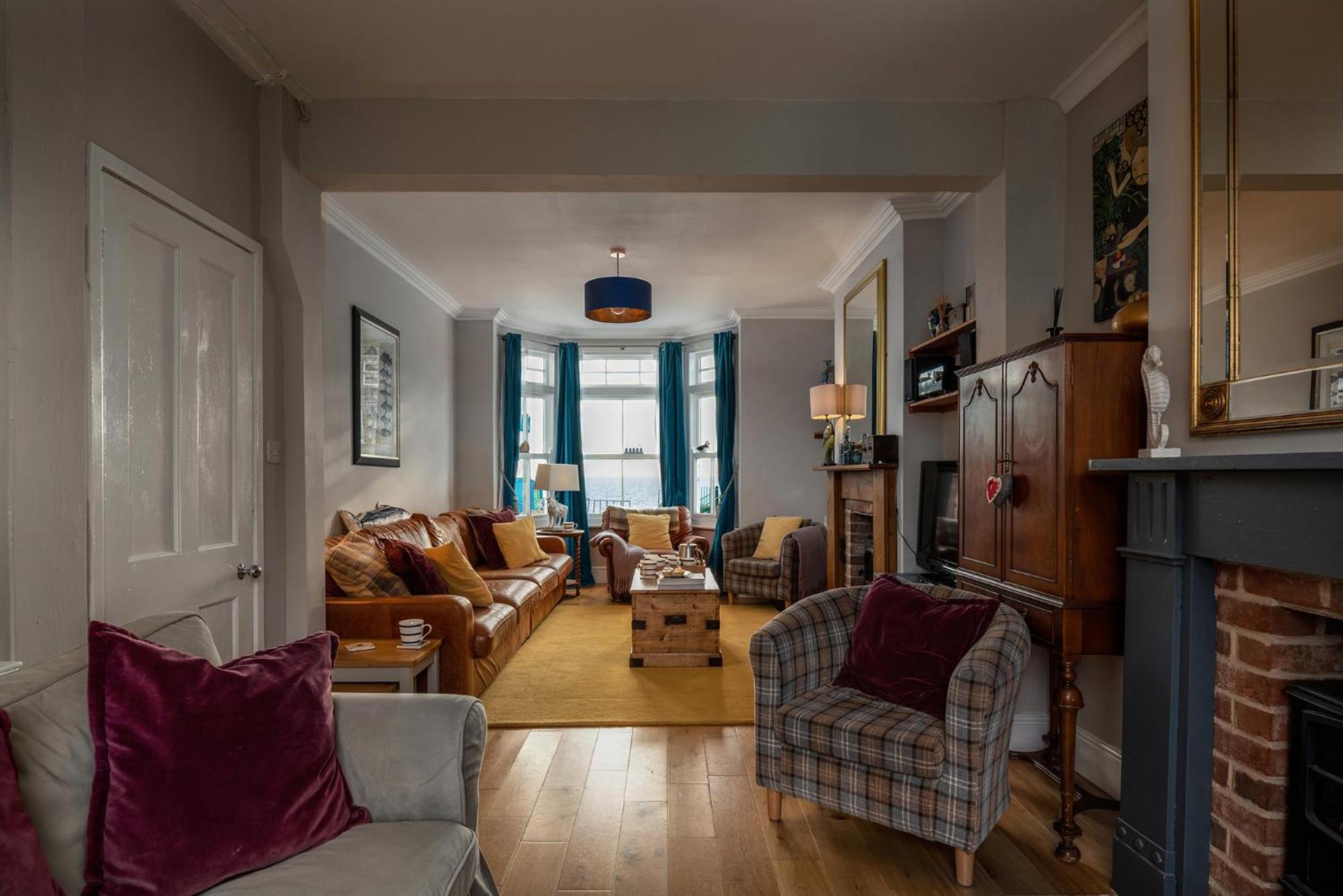 Seven-Bedroom House photo 1