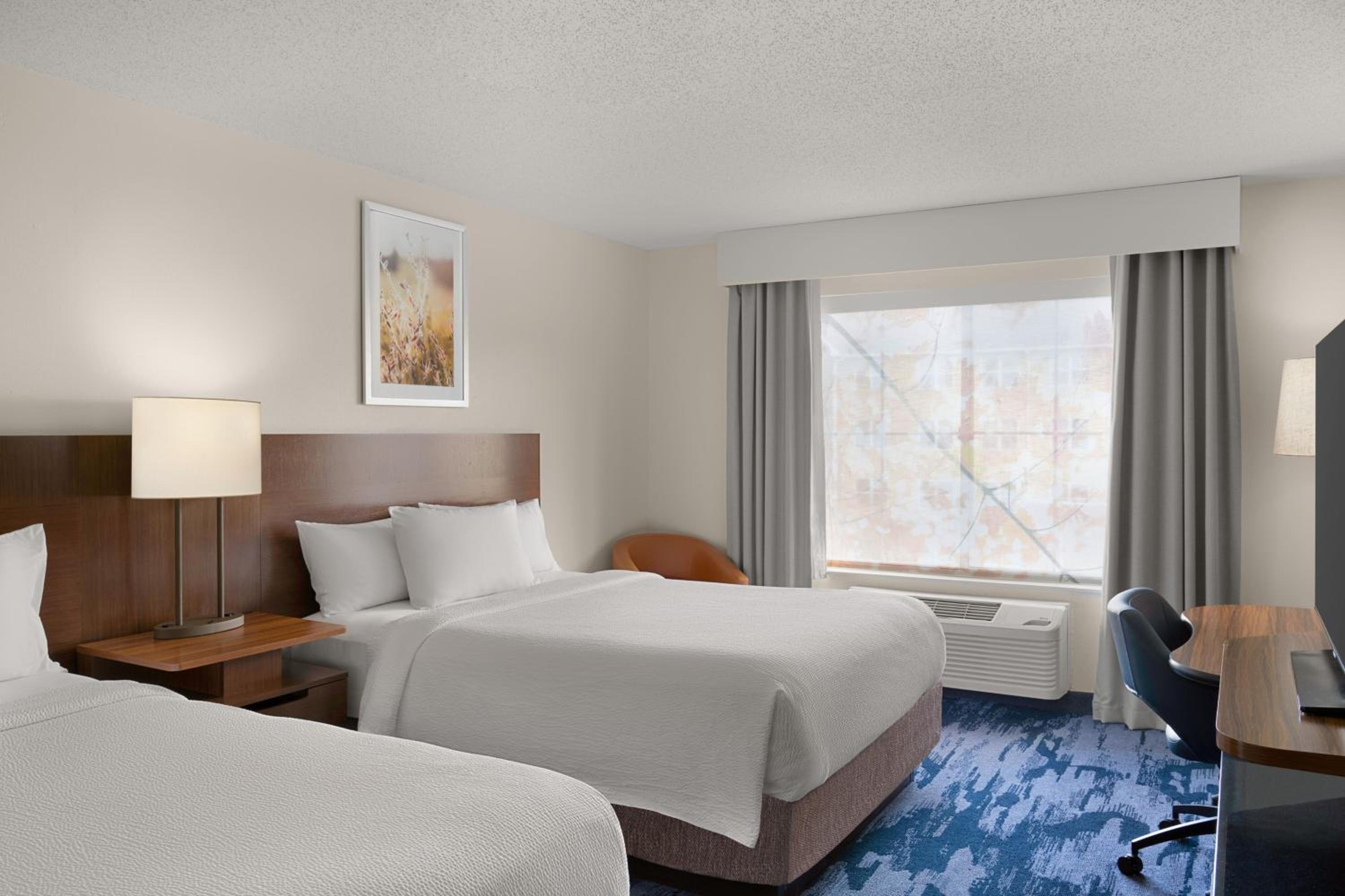 Queen Room with Two Queen Beds - Photo 1
