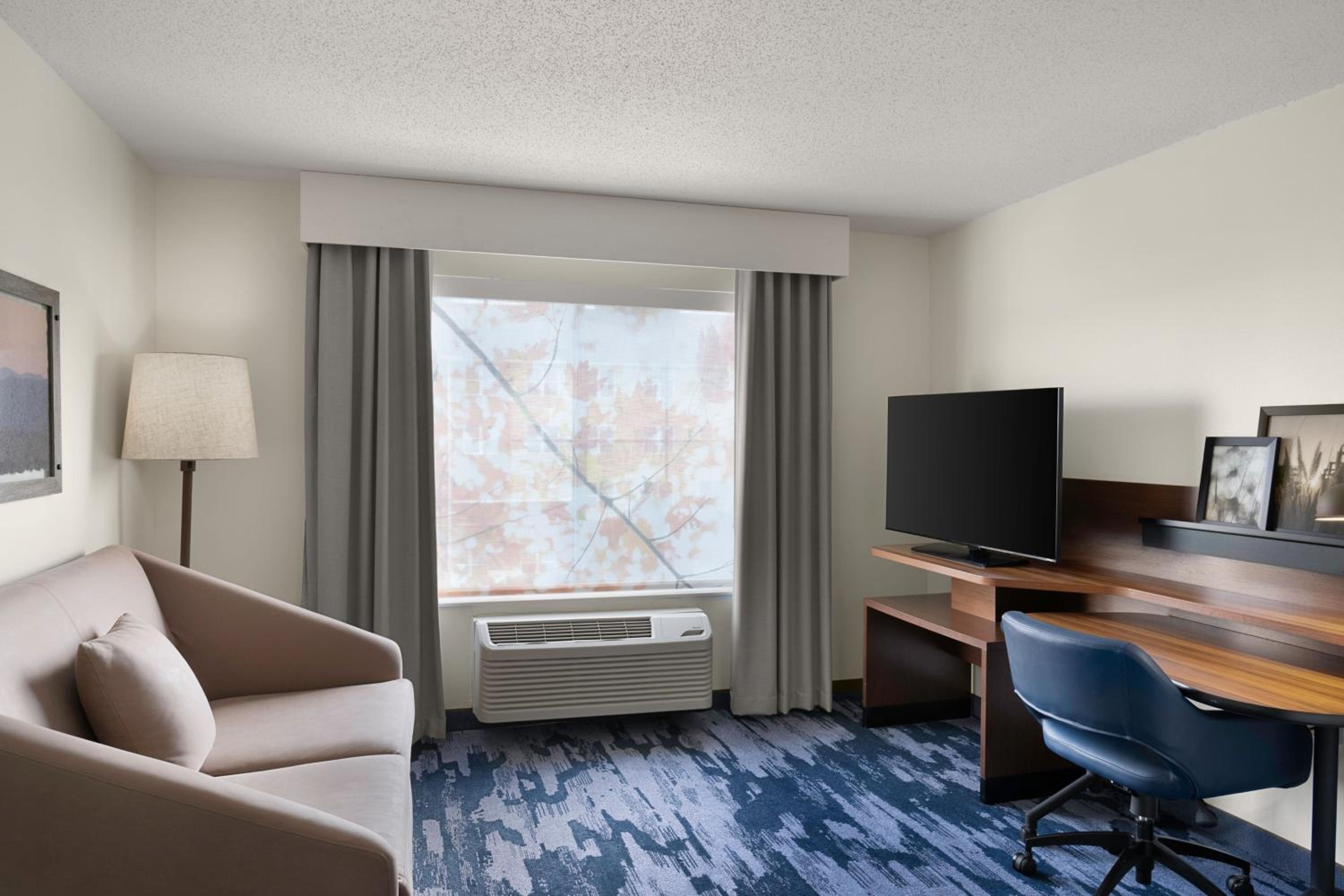 Executive Suite - Photo 2