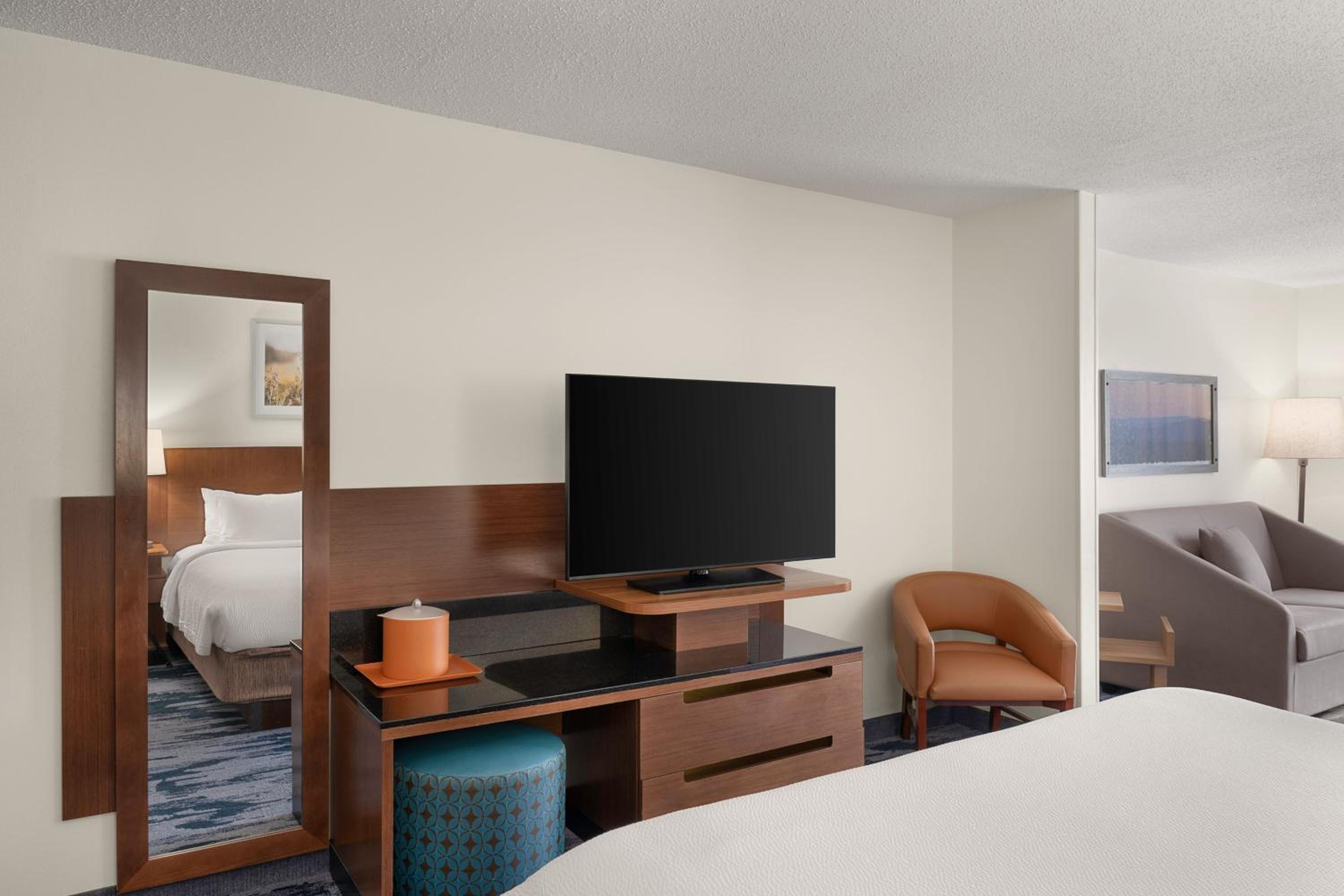 Executive Suite - Photo 3