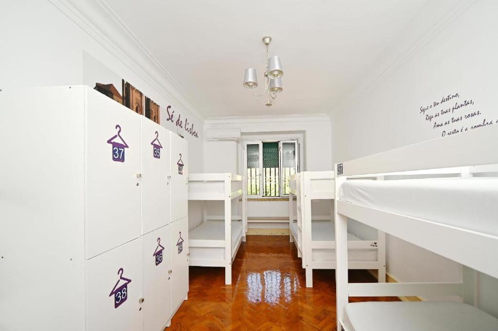 Superior Family Room photo 1