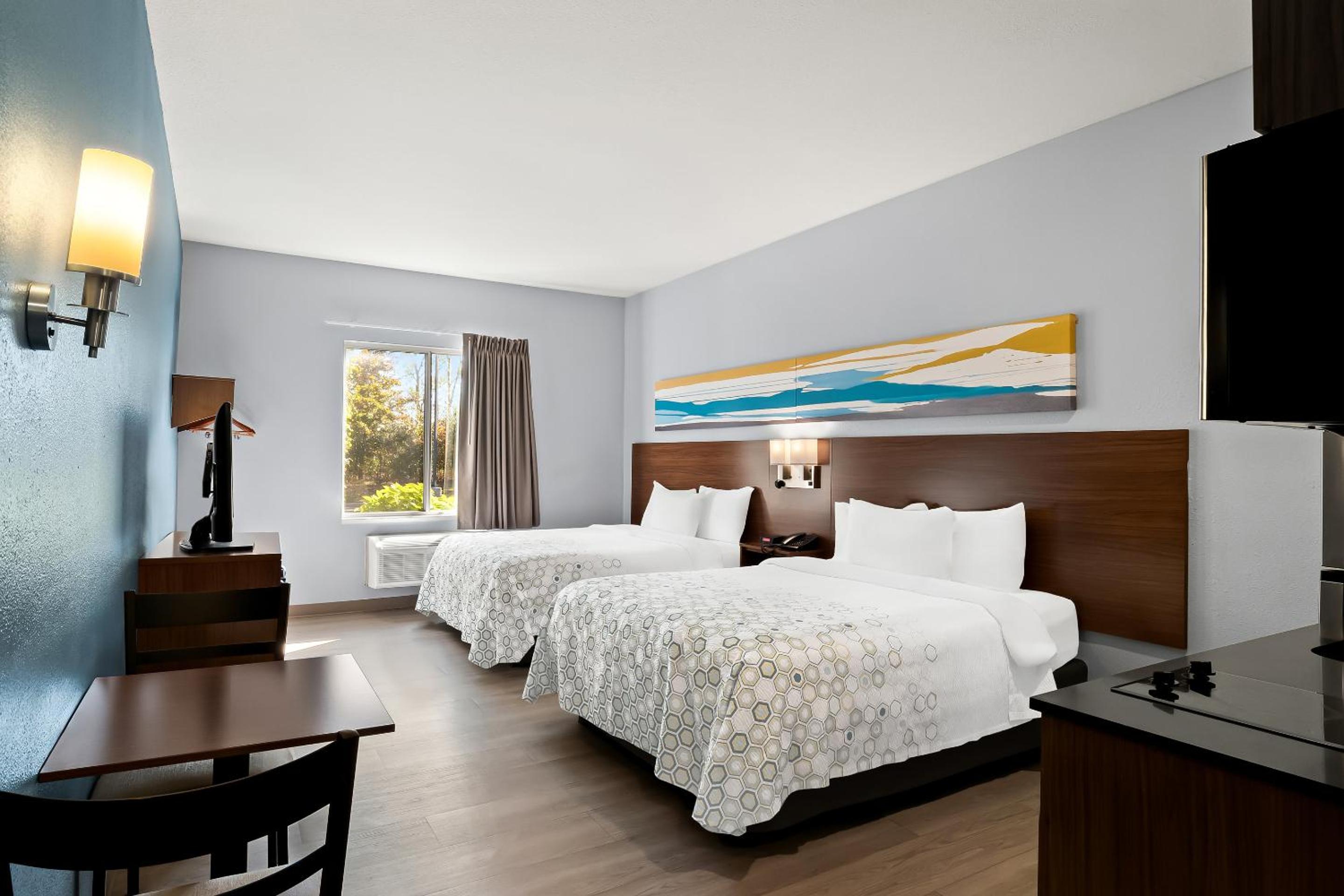 Studio Room with Two Queen Beds Non-Smoking - Photo 2