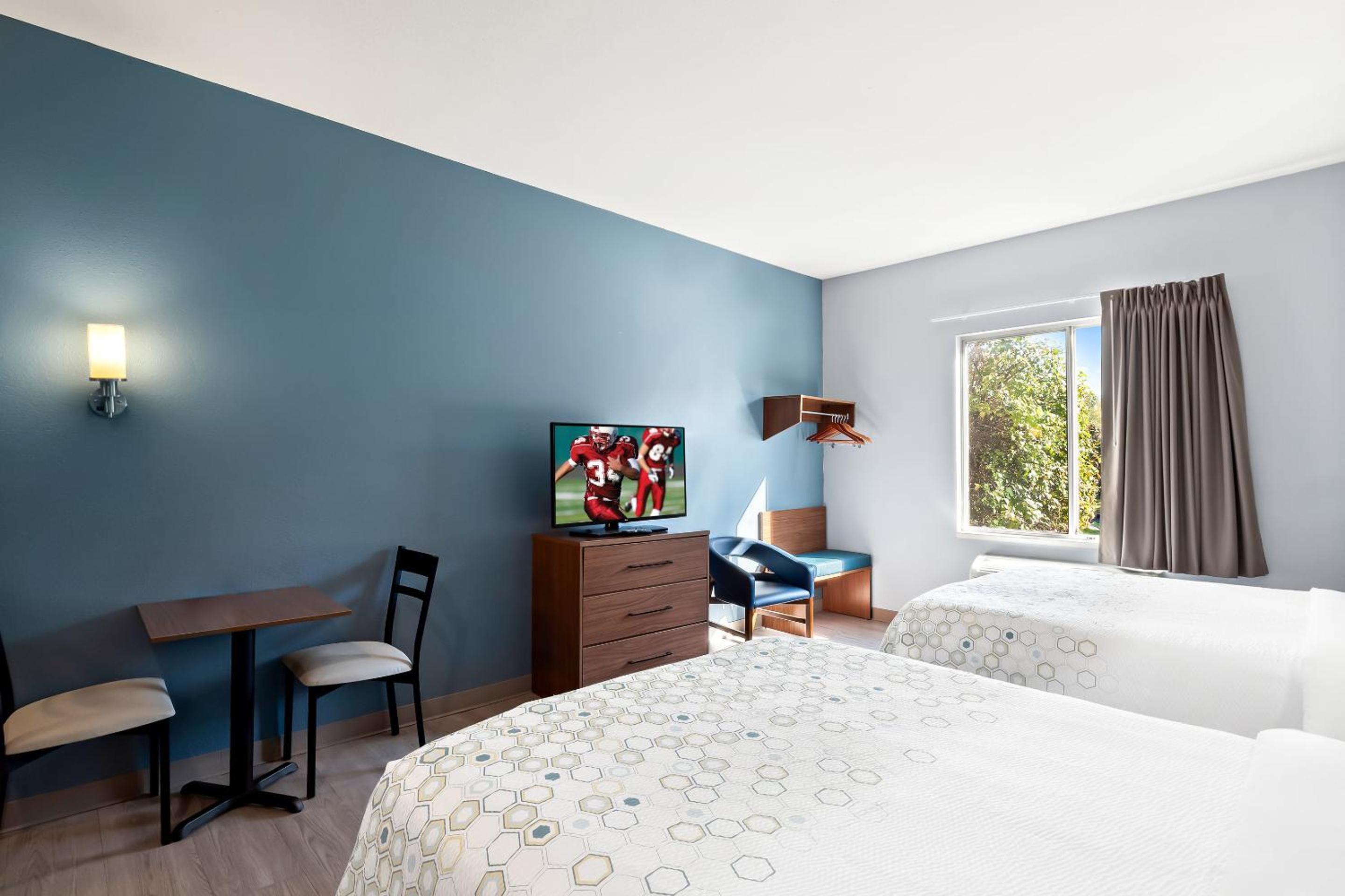 Studio Room with Two Queen Beds Non-Smoking - Photo 3