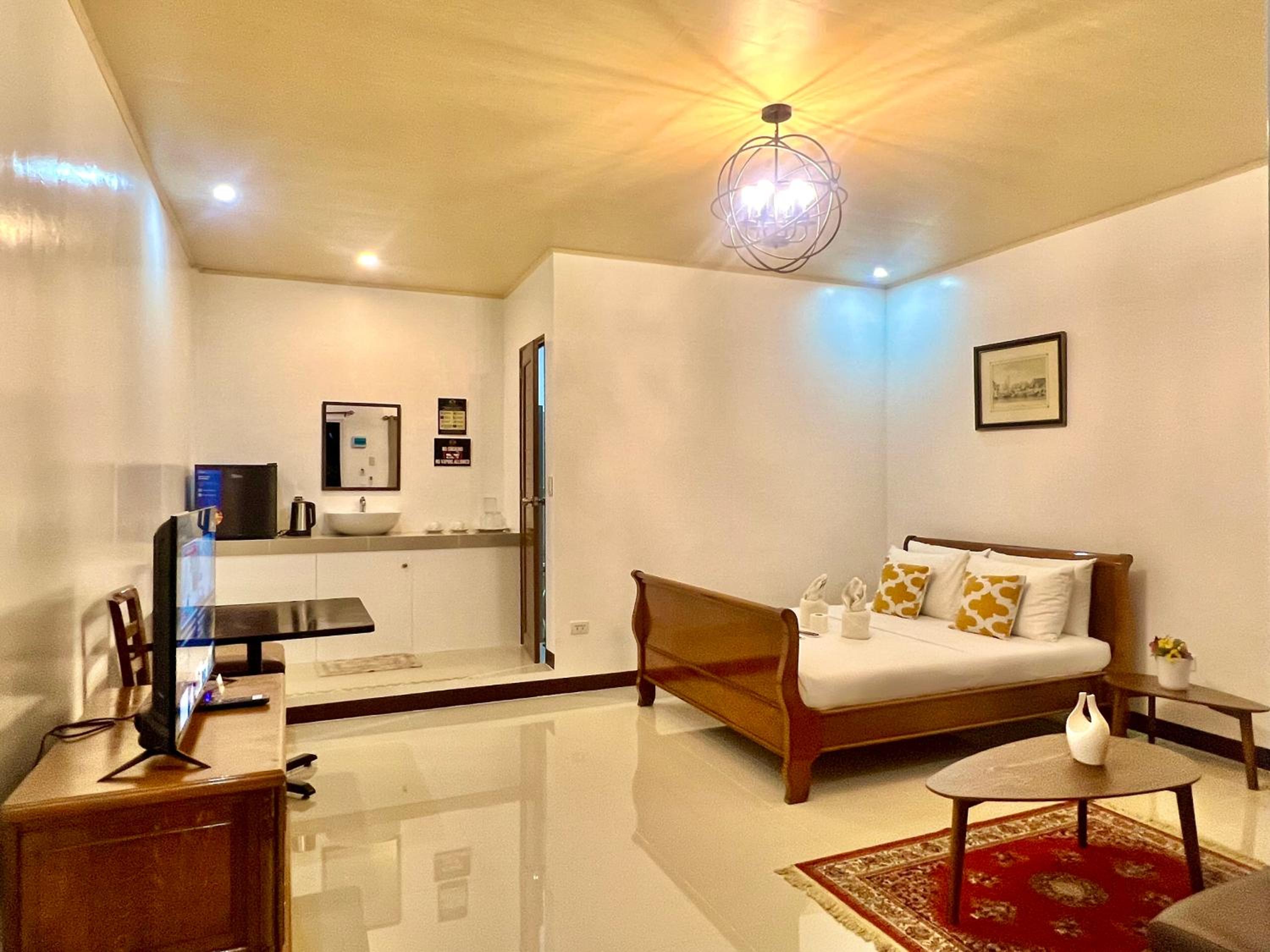 Deluxe Queen Studio