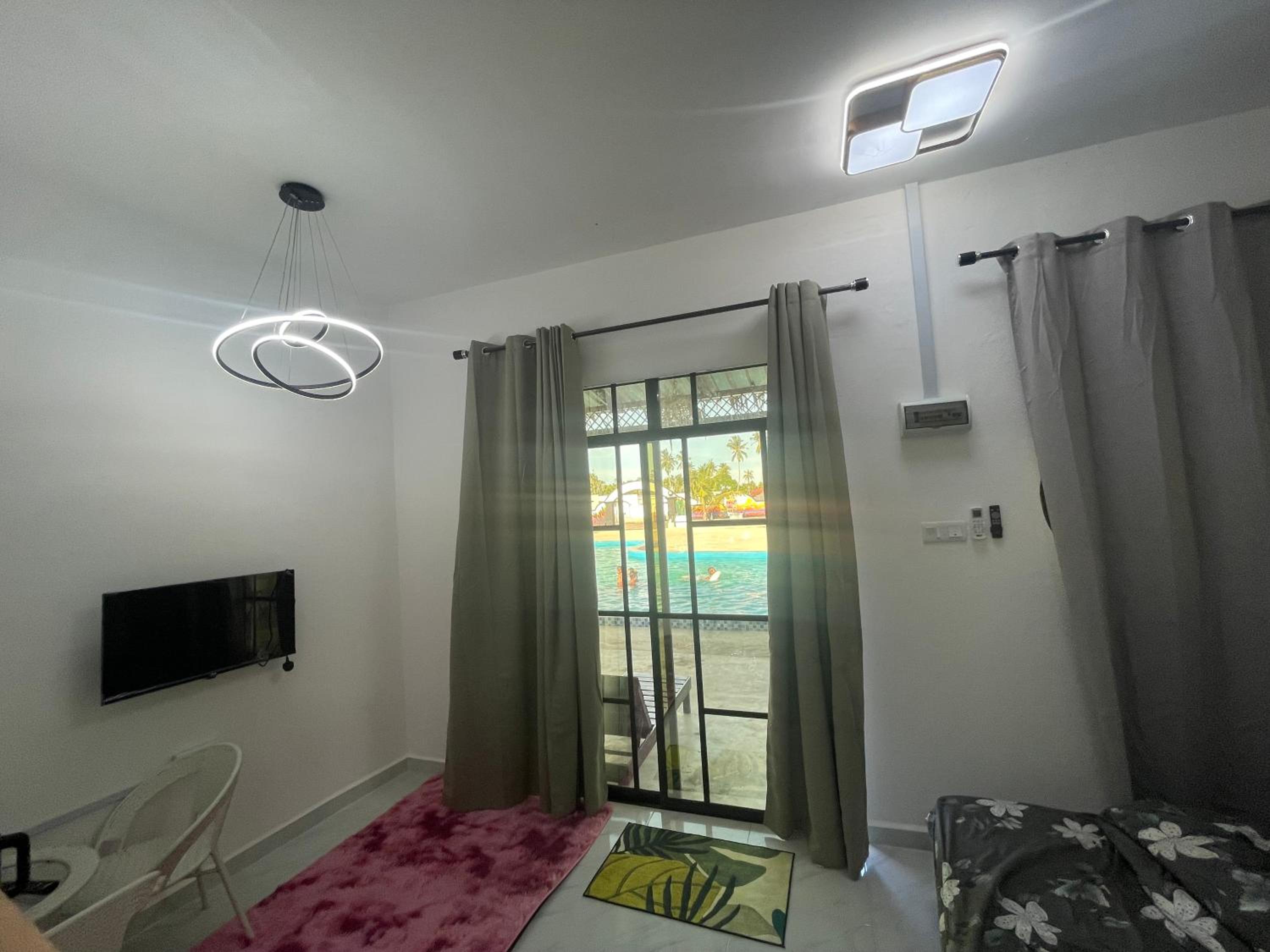 Double Room With Pool View photo 1