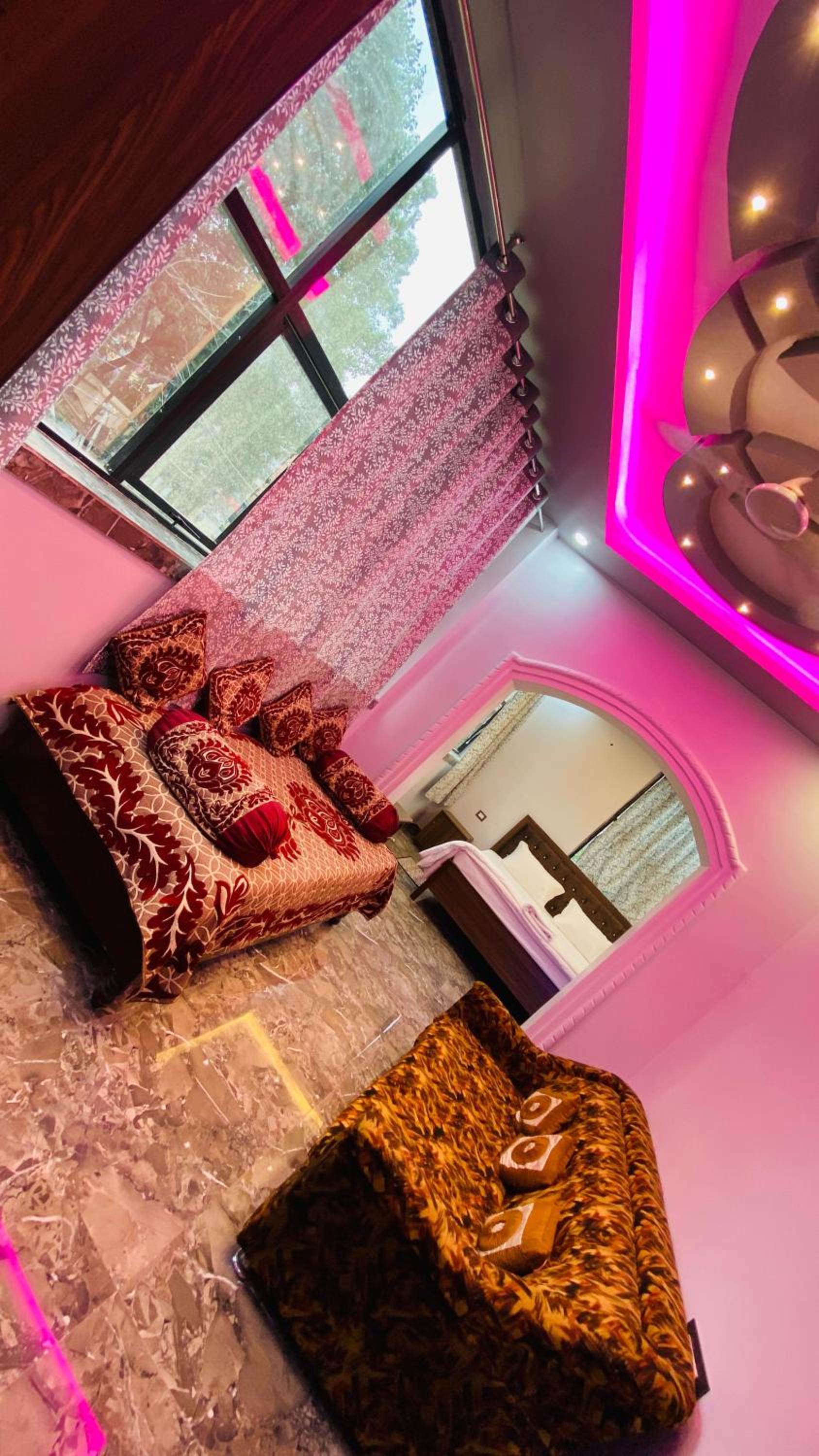 Deluxe King Suite photo 3