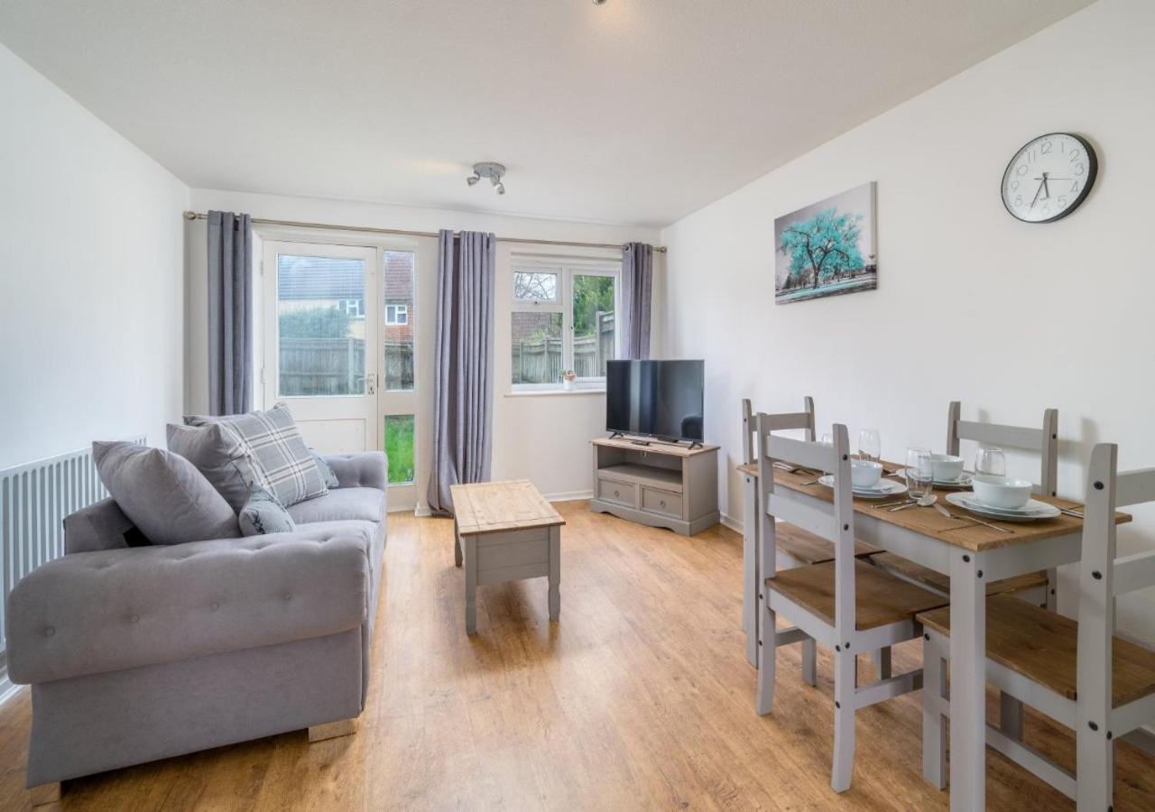 One-Bedroom Apartment with Garden photo 1