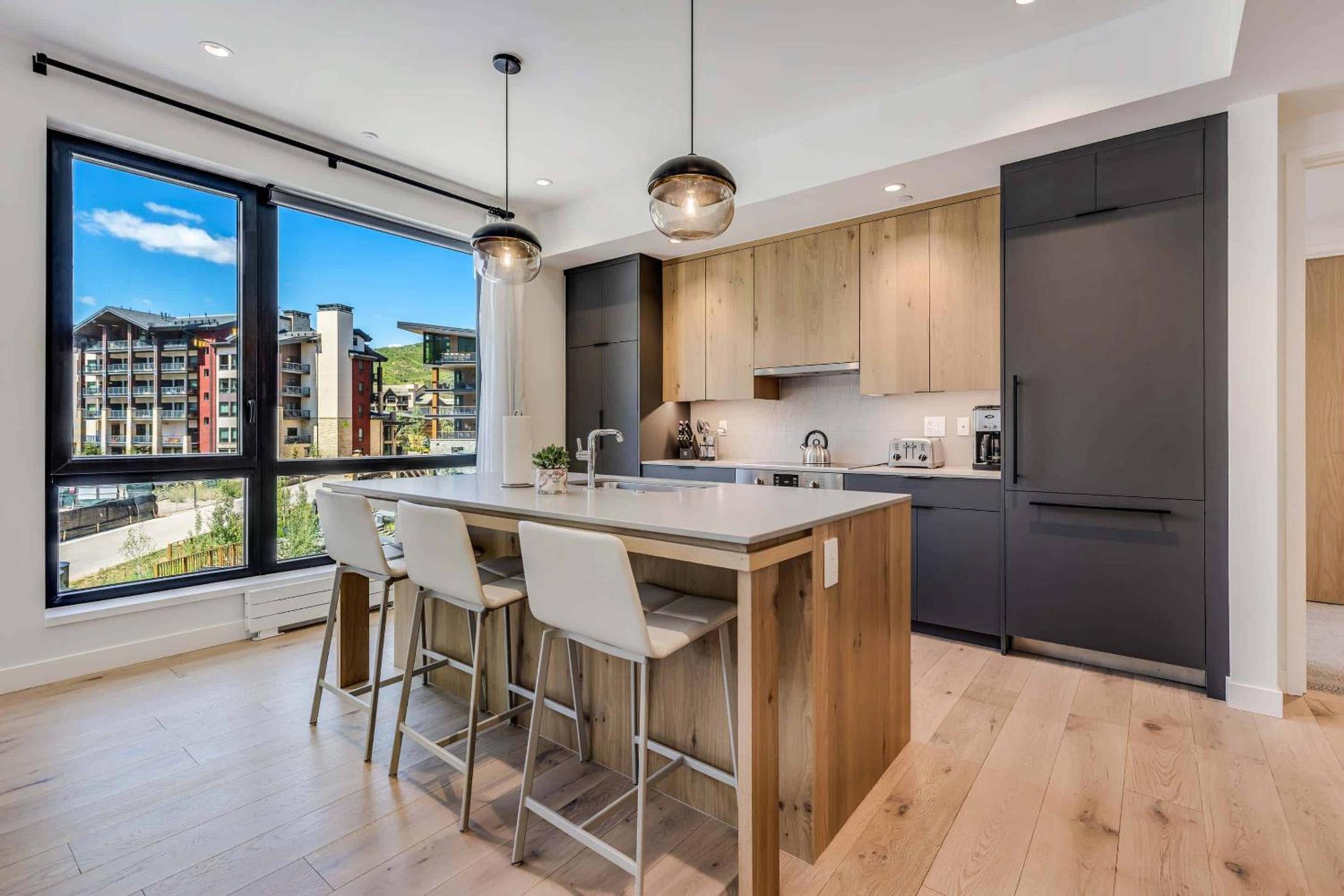 Three-Bedroom Apartment With Mountain View photo 3