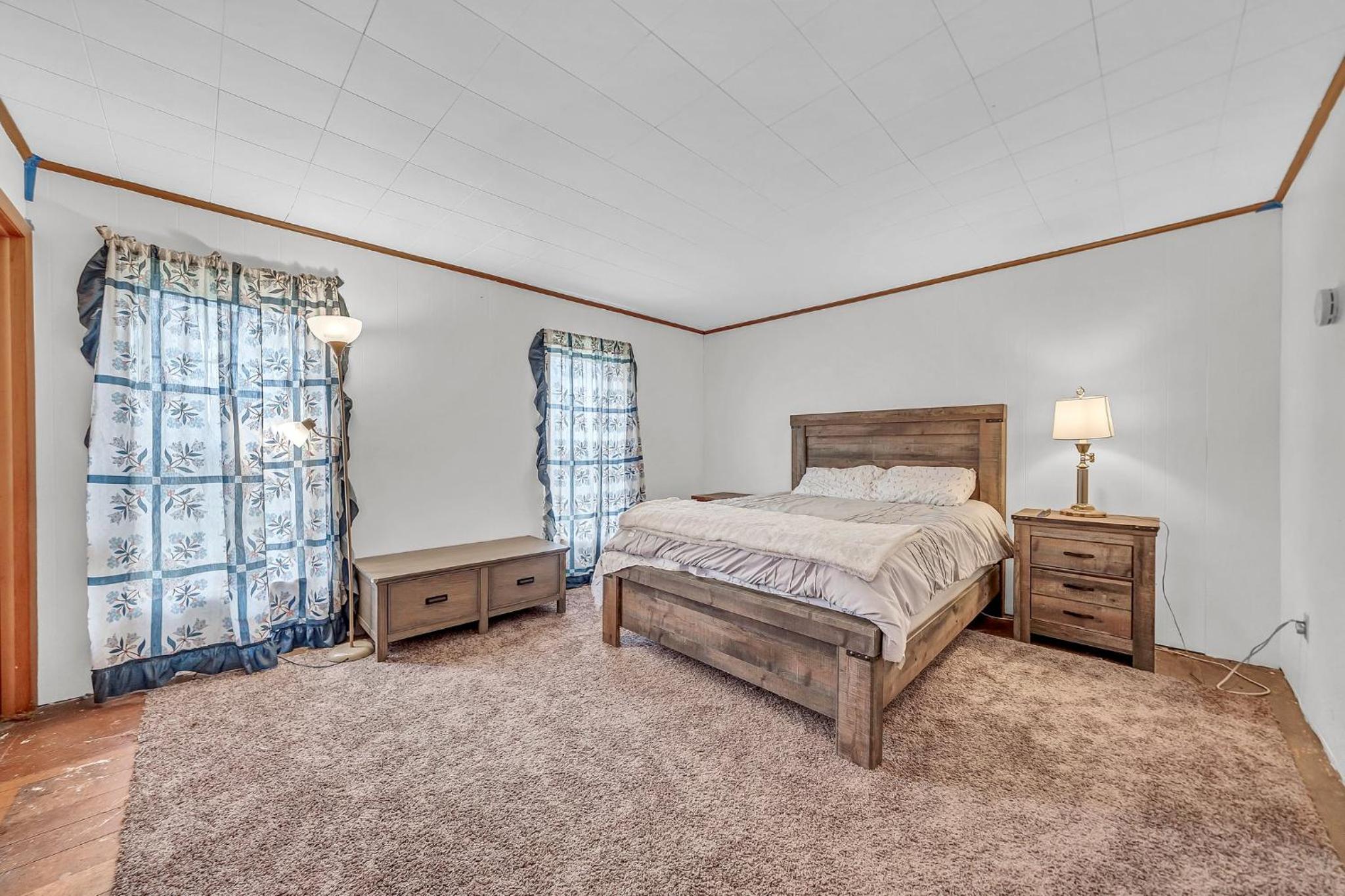 Five-Bedroom House photo 1