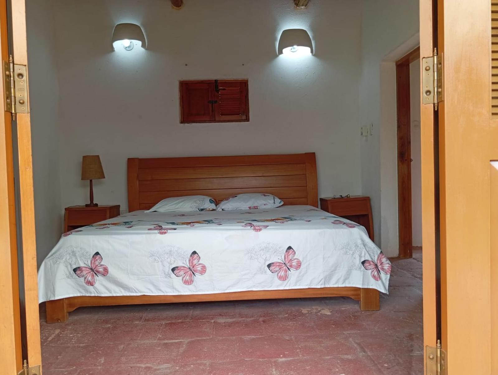 Queen Room photo 1